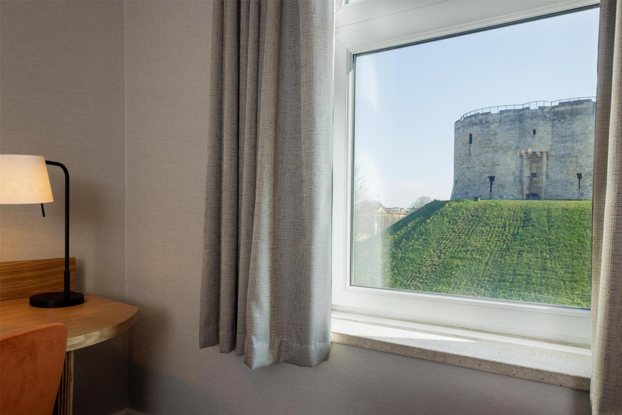 King guest room with Tower view,1666025934:JPEG
