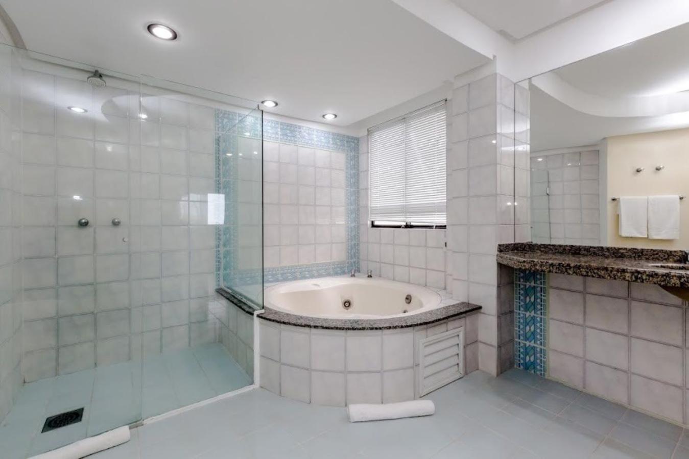 Suite with Hot Tub