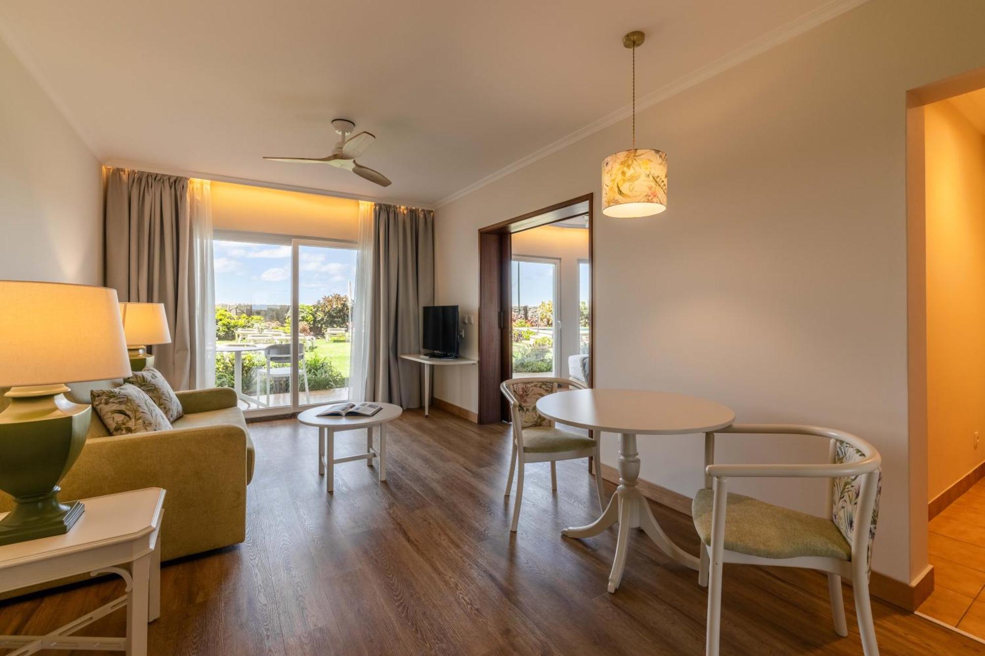Suite Júnior (2 Adultos + 2 Crianças)