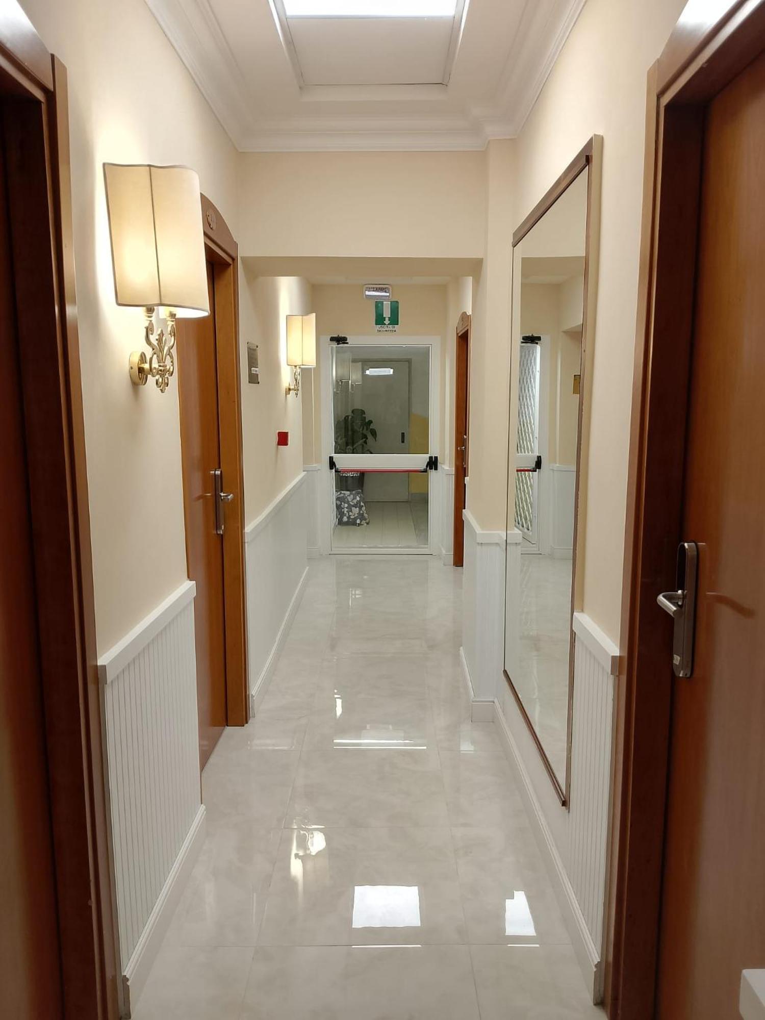 Zweibettzimmer mit Badewanne