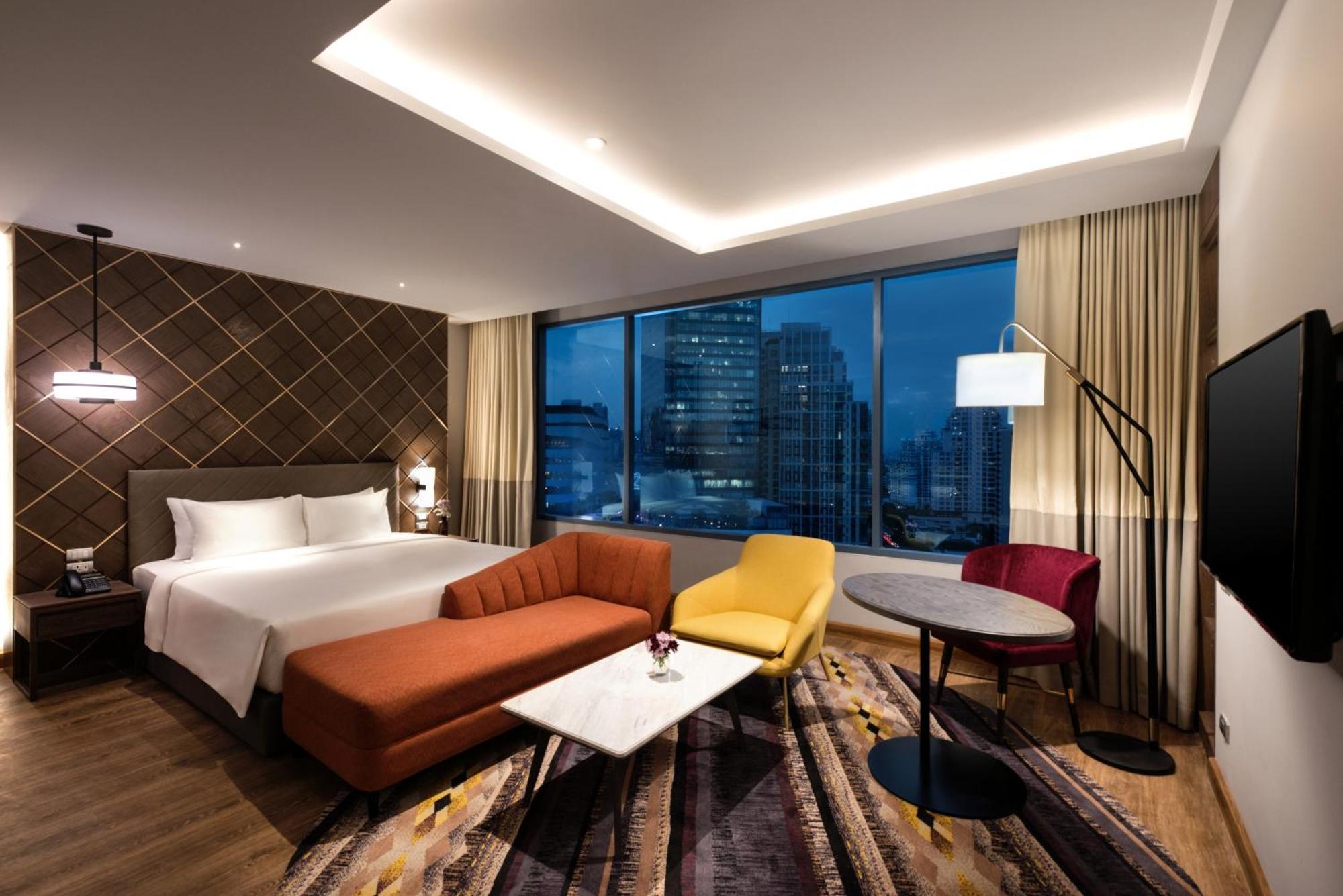Deluxe Suite mit Kingsize-Bett und Stadtblick