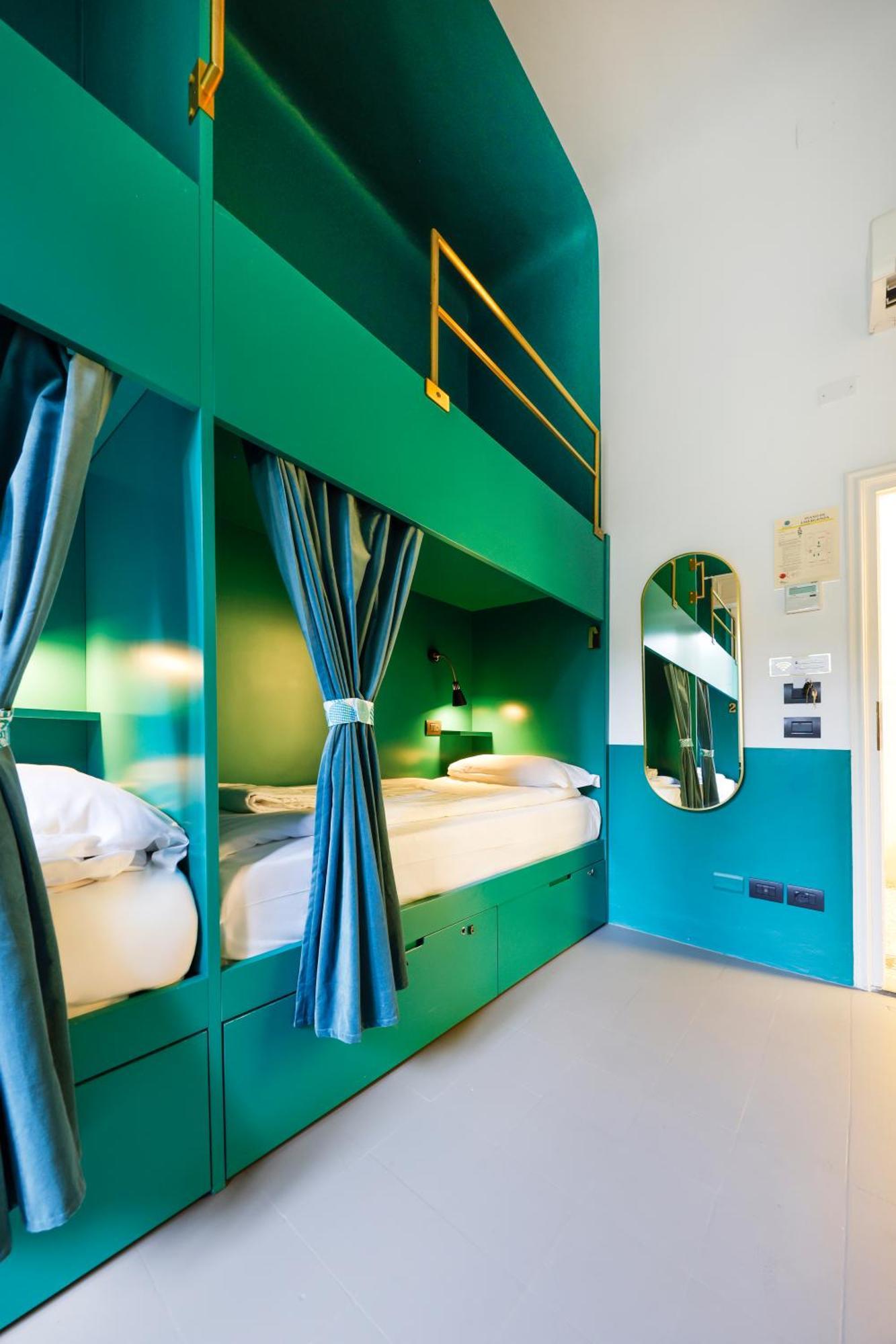 Twin Room Private External Bathroom