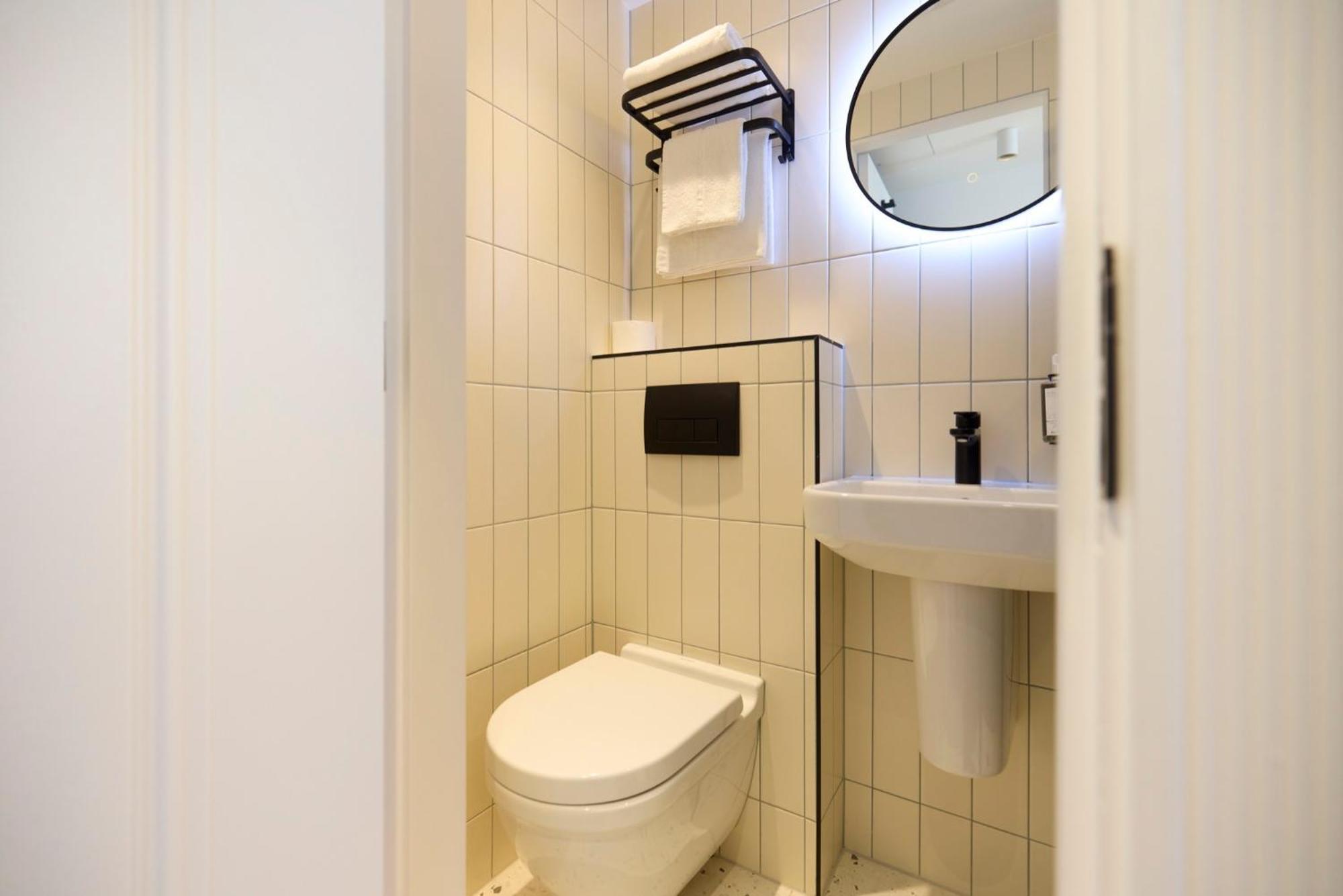 Single Room,1697777021:JPEG