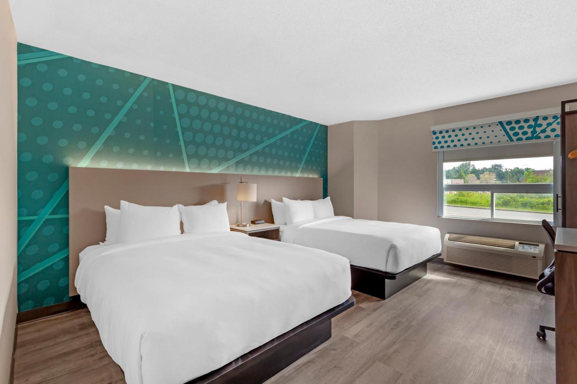 Quadruple Room Two Queen Beds Non Smoking or Upper floor or Interior Corridor
