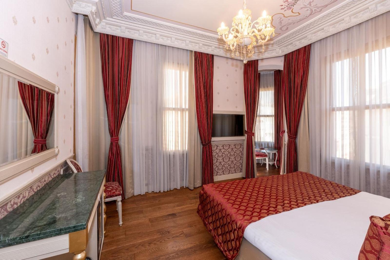 King Suite Bay Window