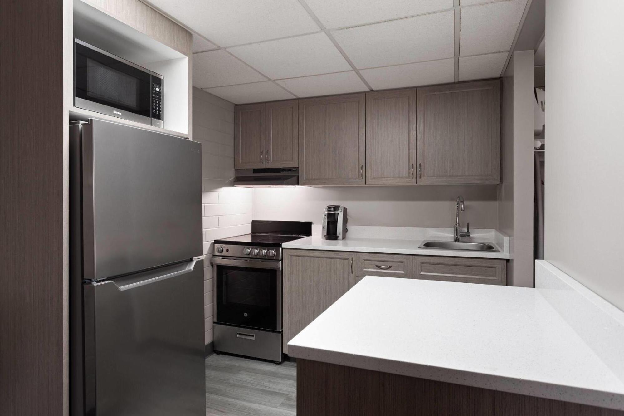 Deluxe King Room Full Kitchen Ground Floor or Non-Smoking