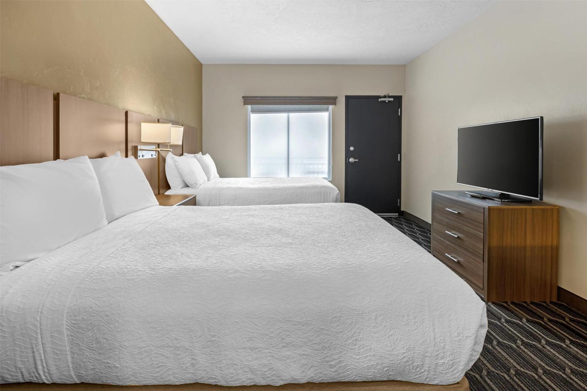 Three-Bedrooms Suite