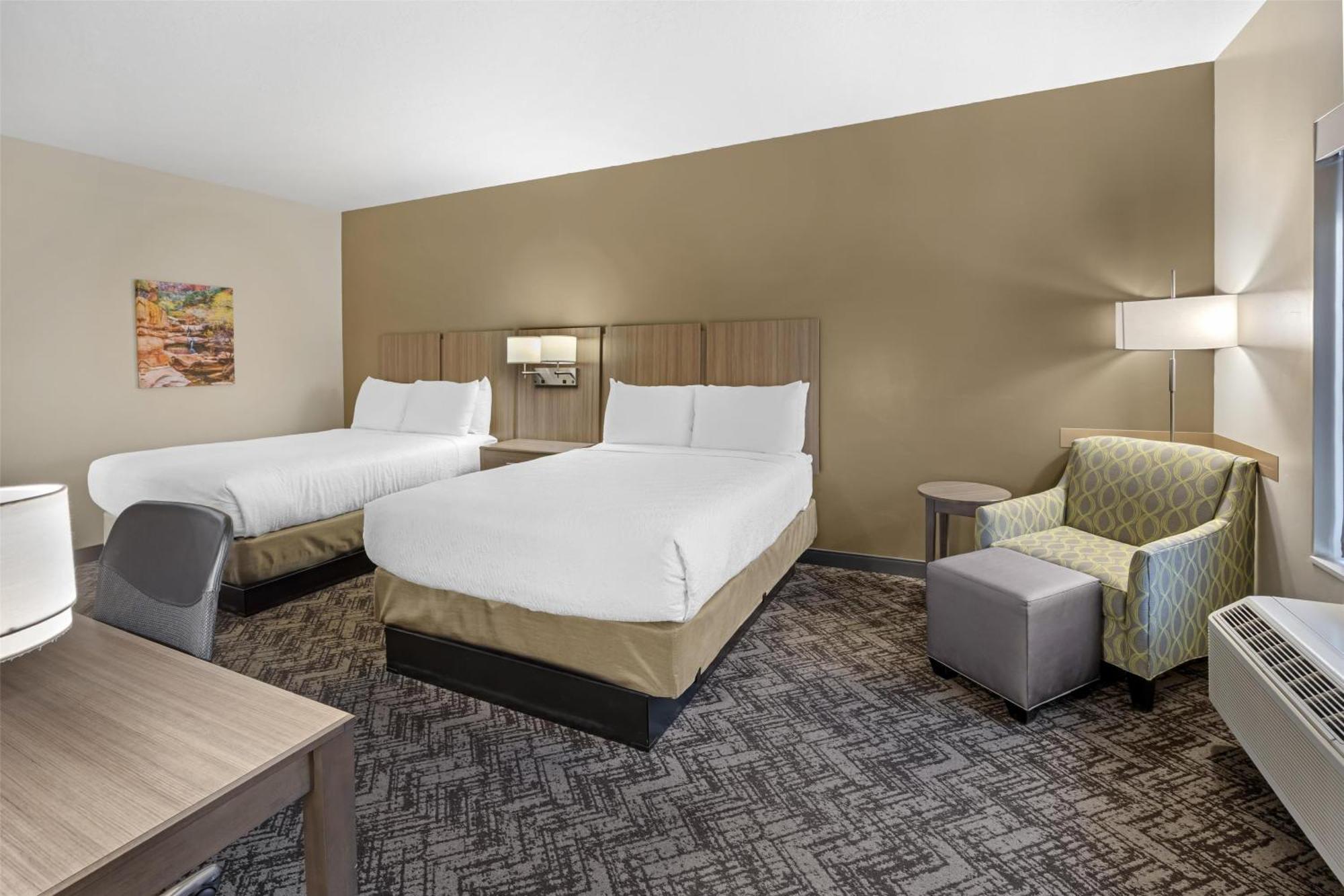 Family Suite Three Queen Beds Non-Smoking