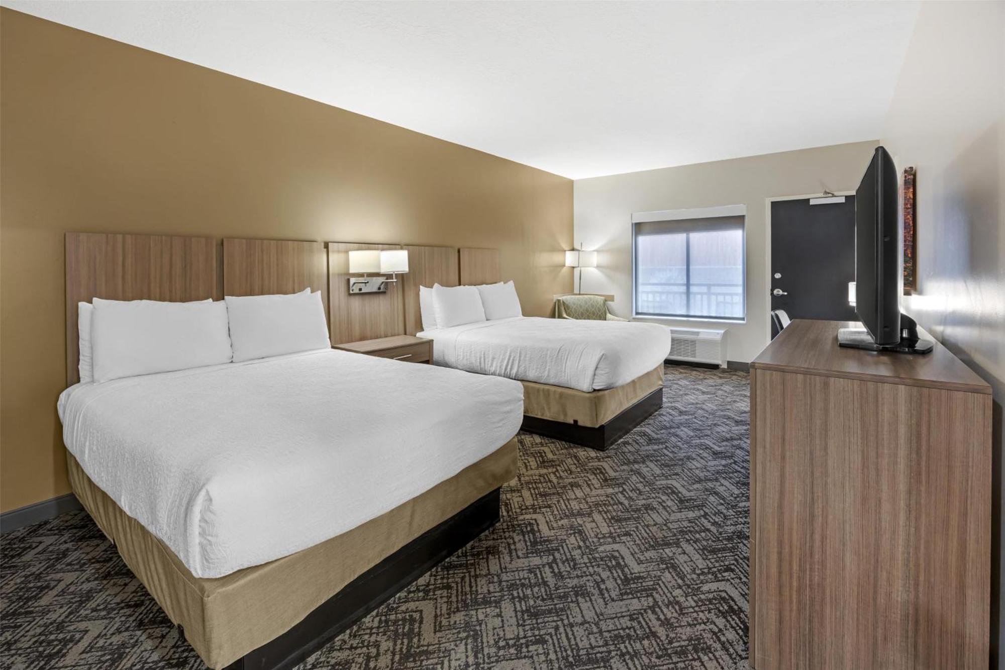 Family Suite Three Queen Beds Non-Smoking