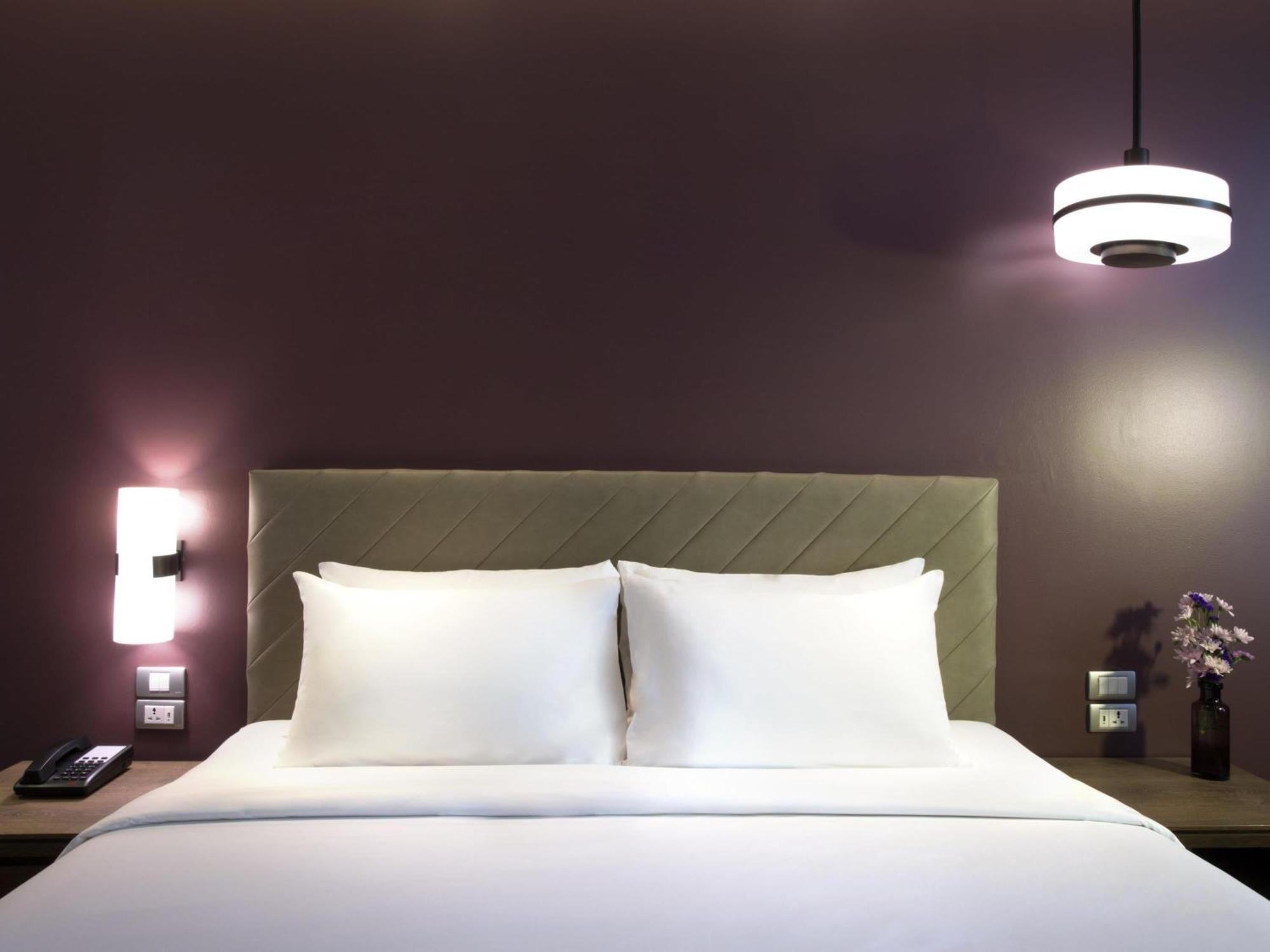 Deluxe Zimmer mit Kingsize-Bett und Stadtblick