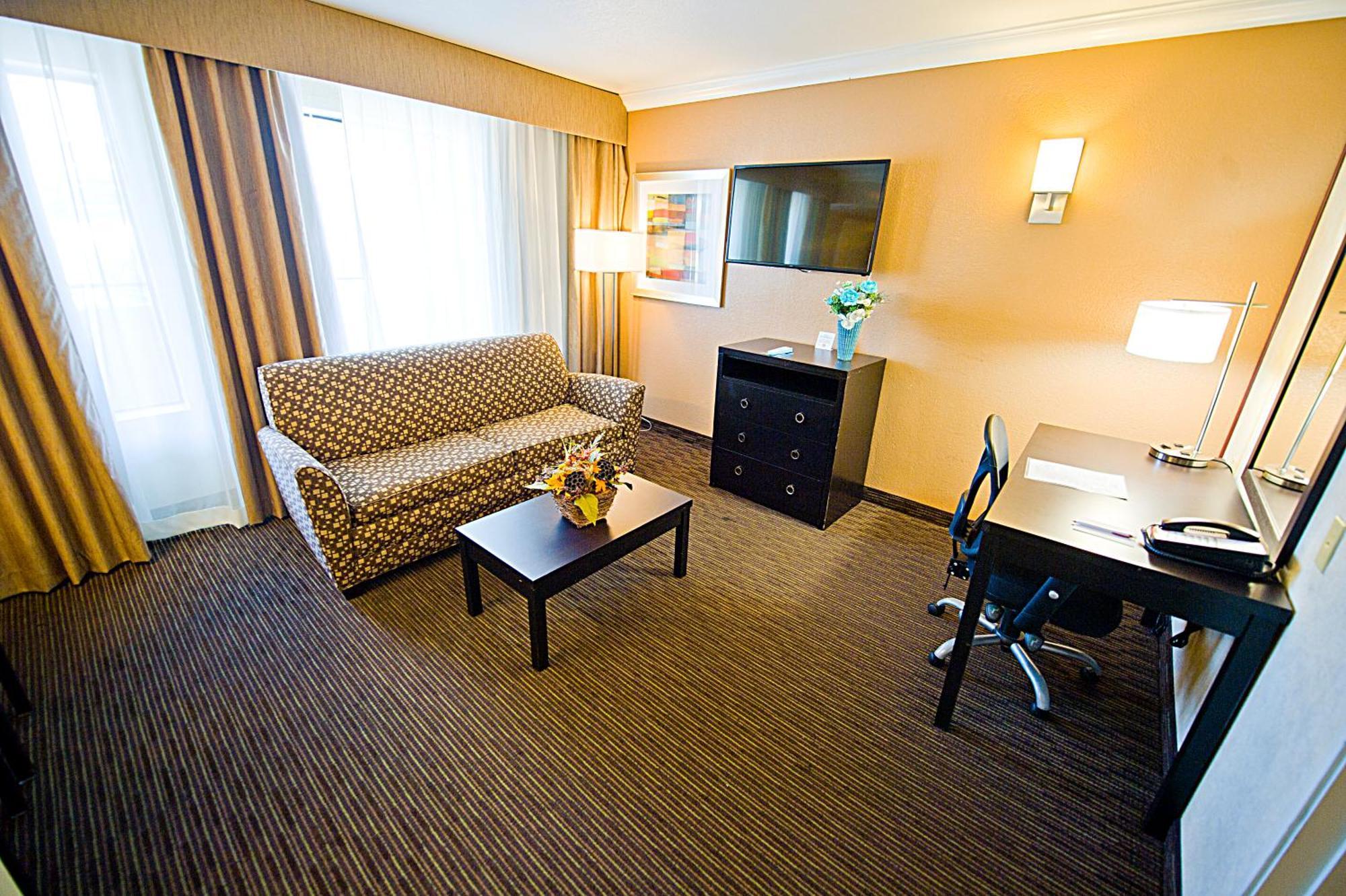 Family Suite Courtyard View