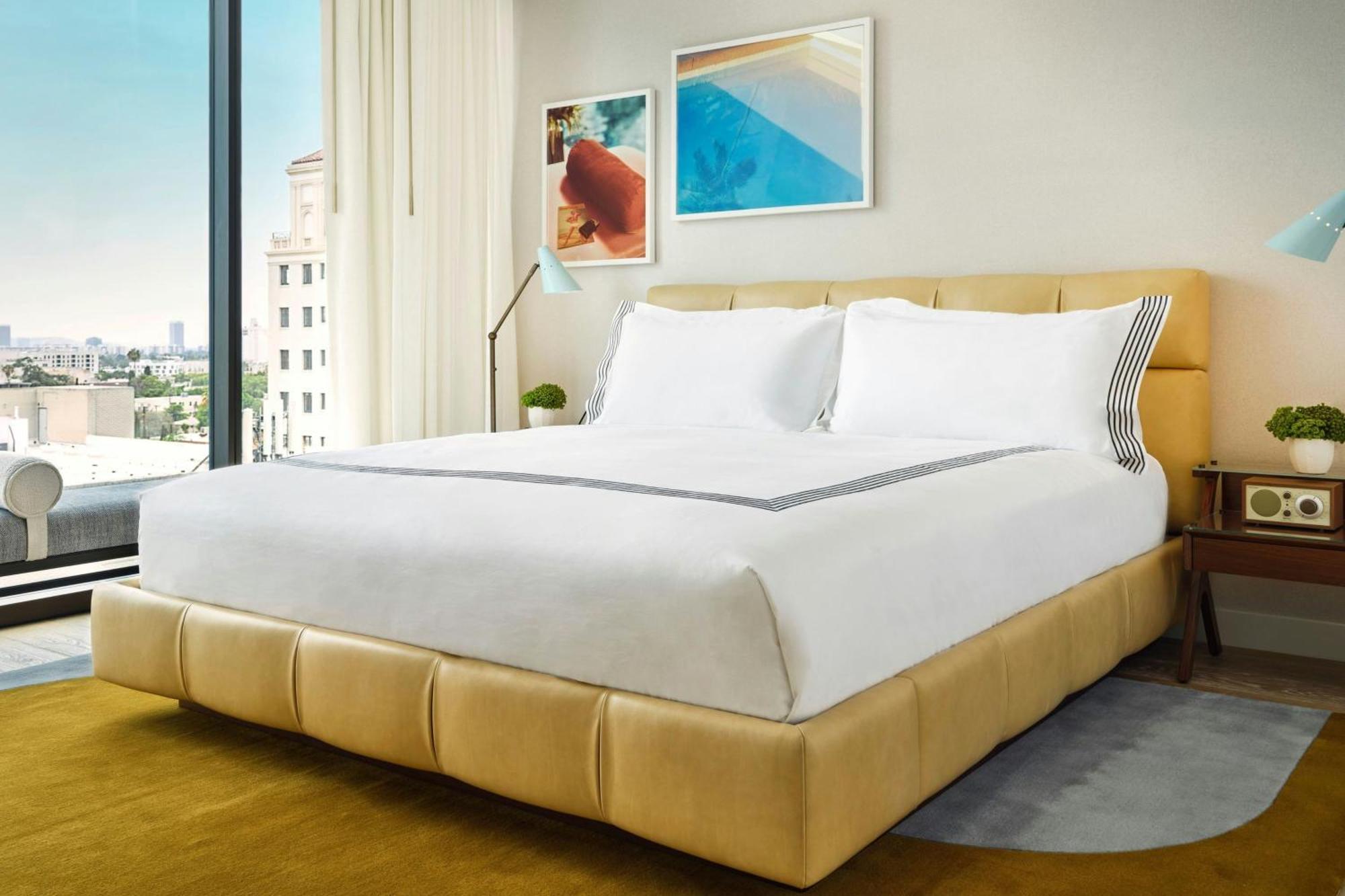 Quarto com Cama King-size e Vista da Cidade