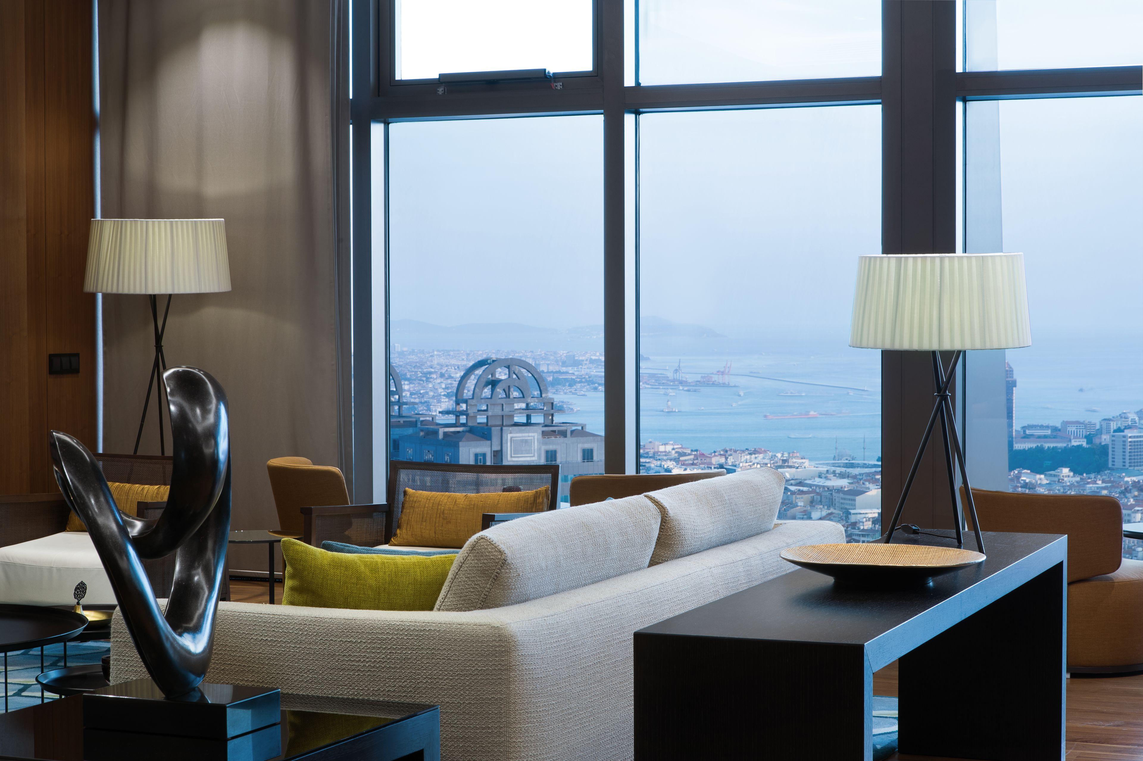 Executive King Room City View Lounge Access