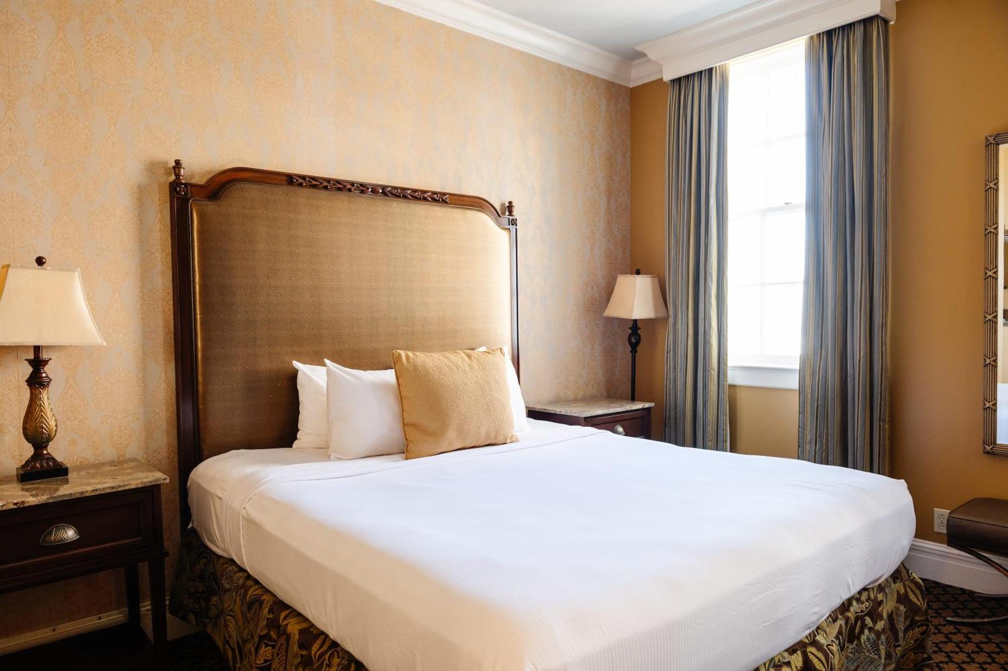 King Room 24 or 7 Front Desk