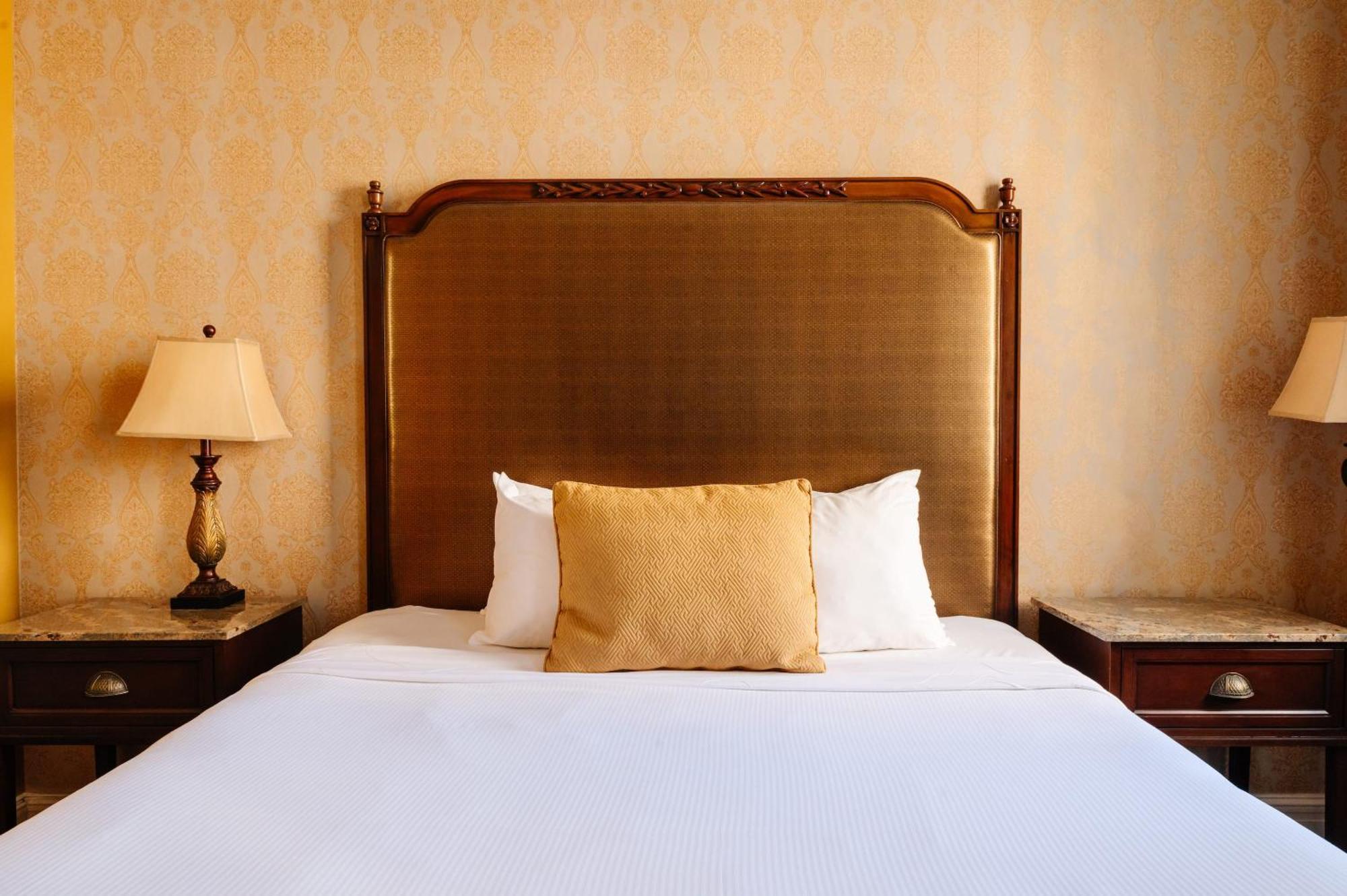 King Room 24 or 7 Front Desk