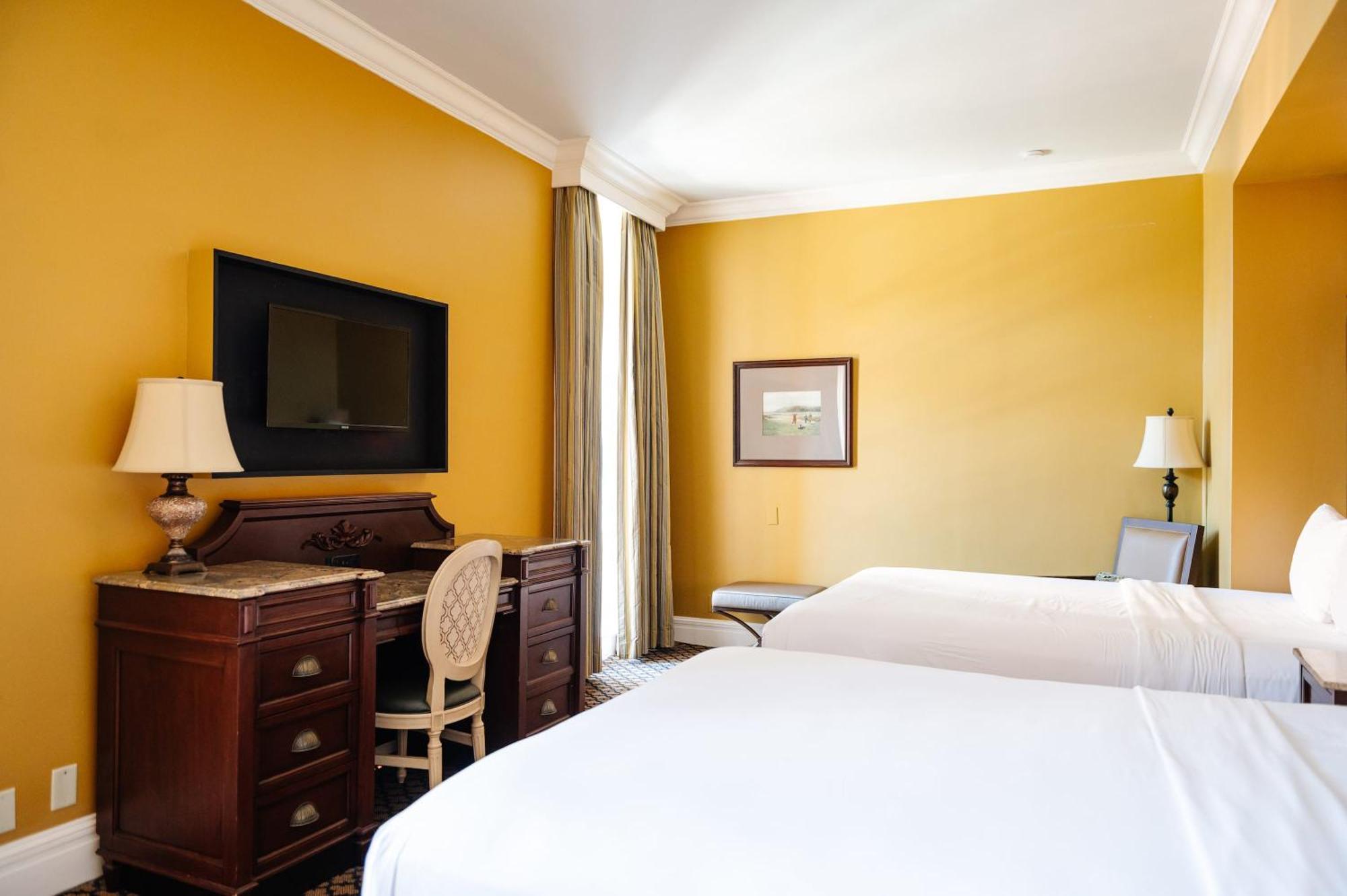 Double Queen Room 24 or 7 Front Desk