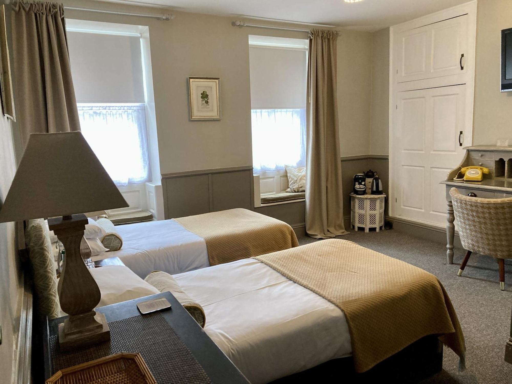 Twin Room Private Bathroom