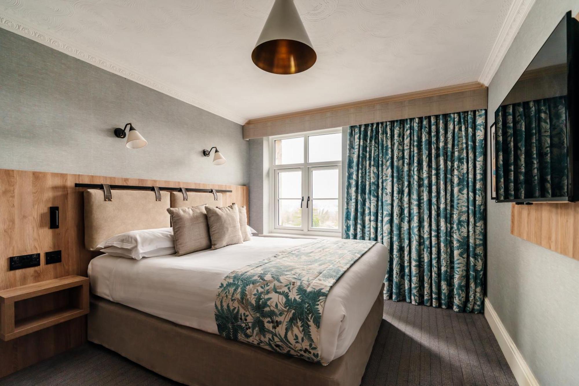 Lake-Facing Manor Room