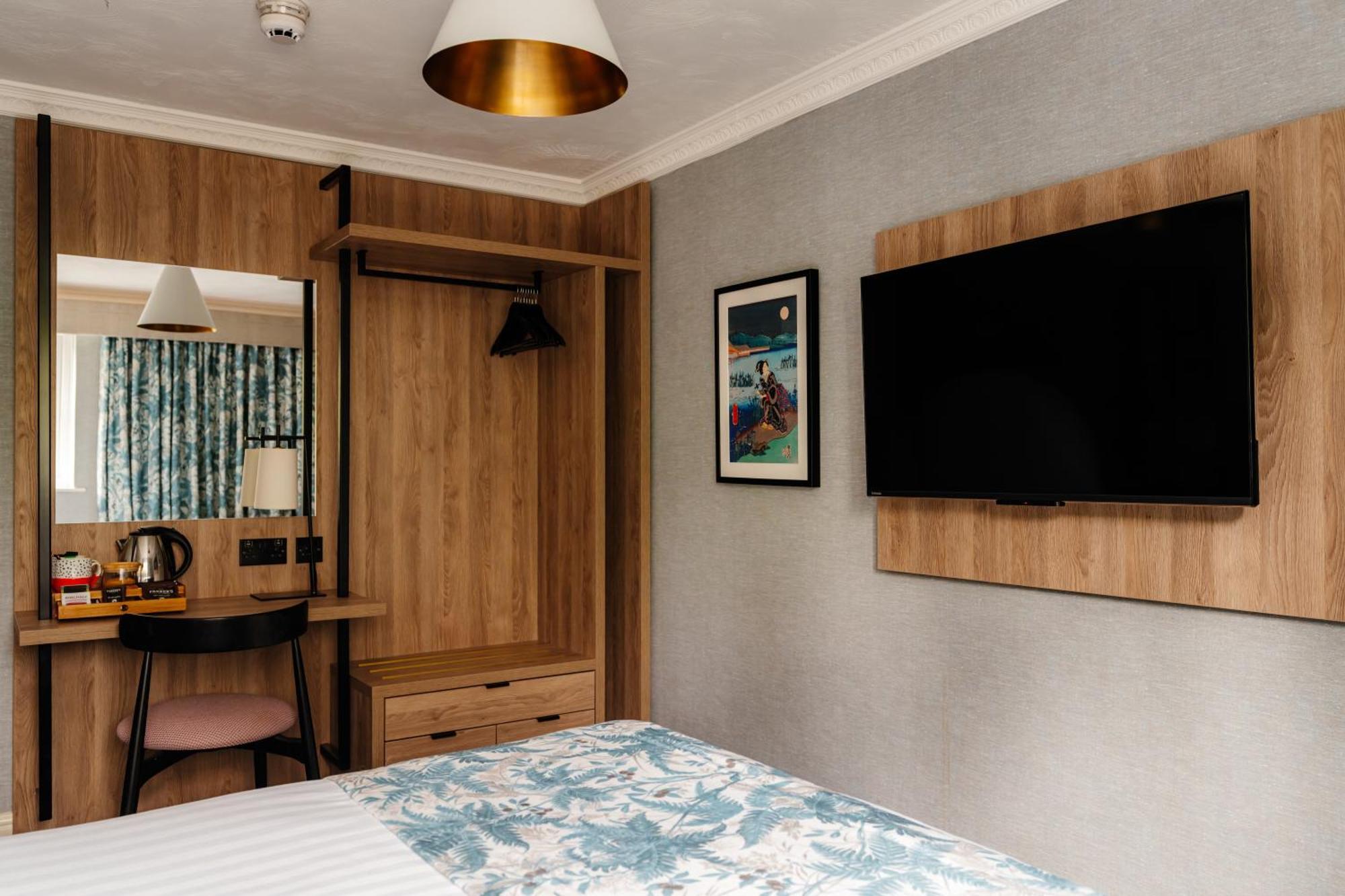 Manor Room