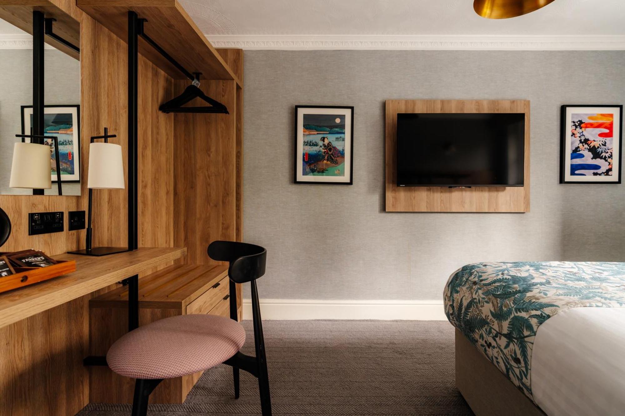 Manor Room