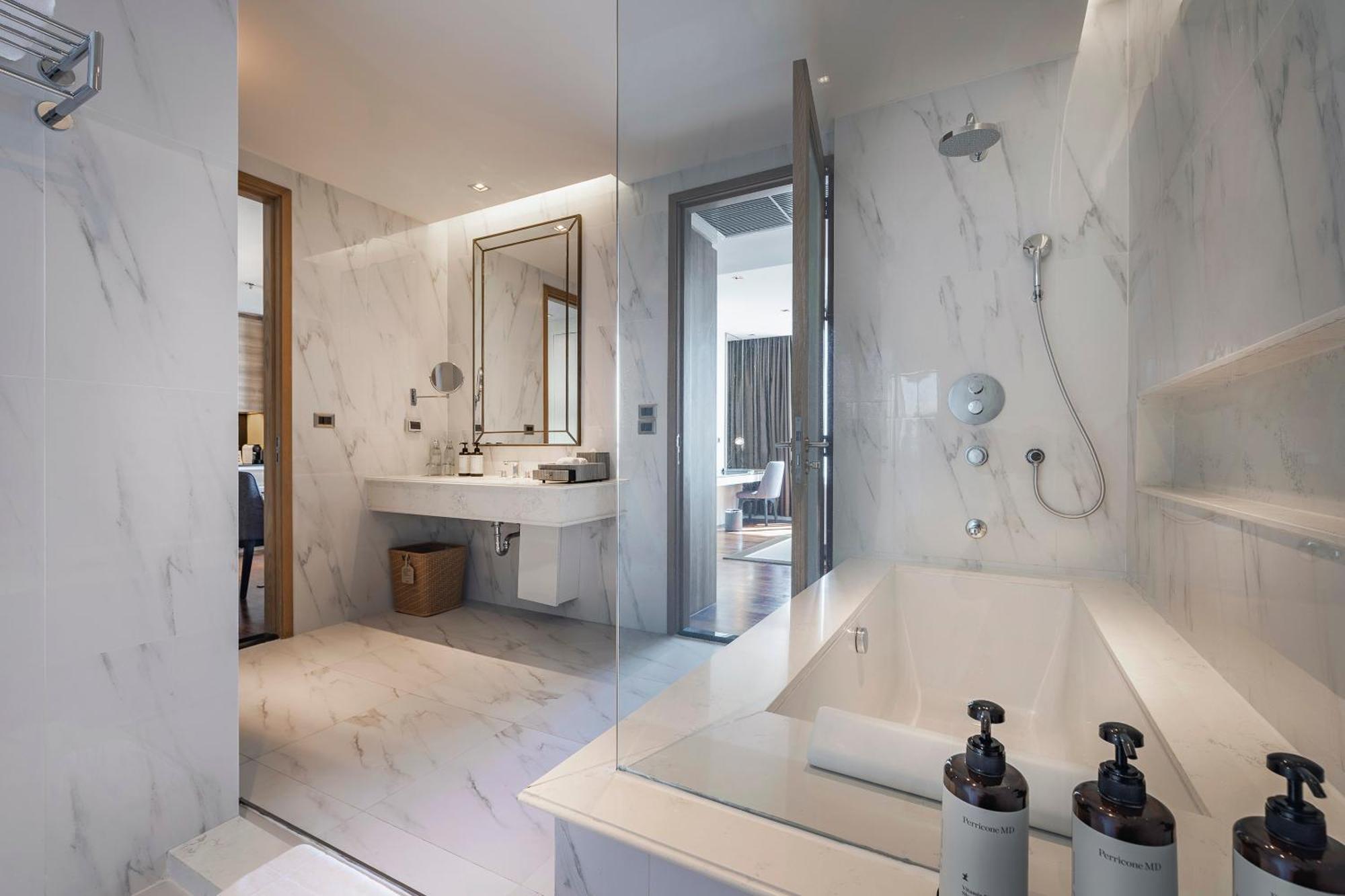 Junior Suite mit Kingsize-Bett und Balkon