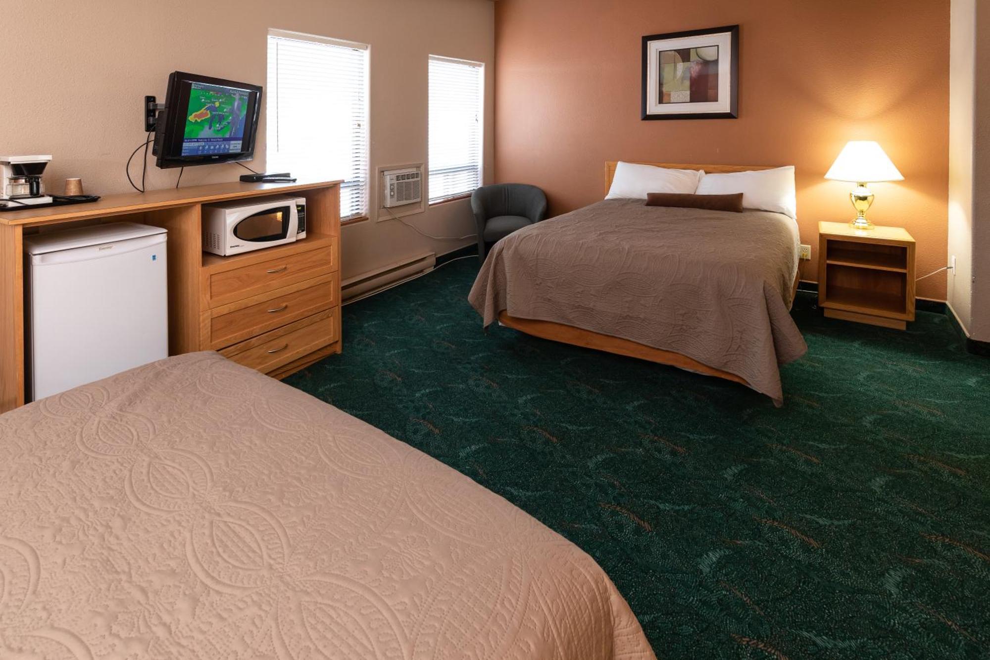 Queen Room Two Queen Beds Non-Smoking