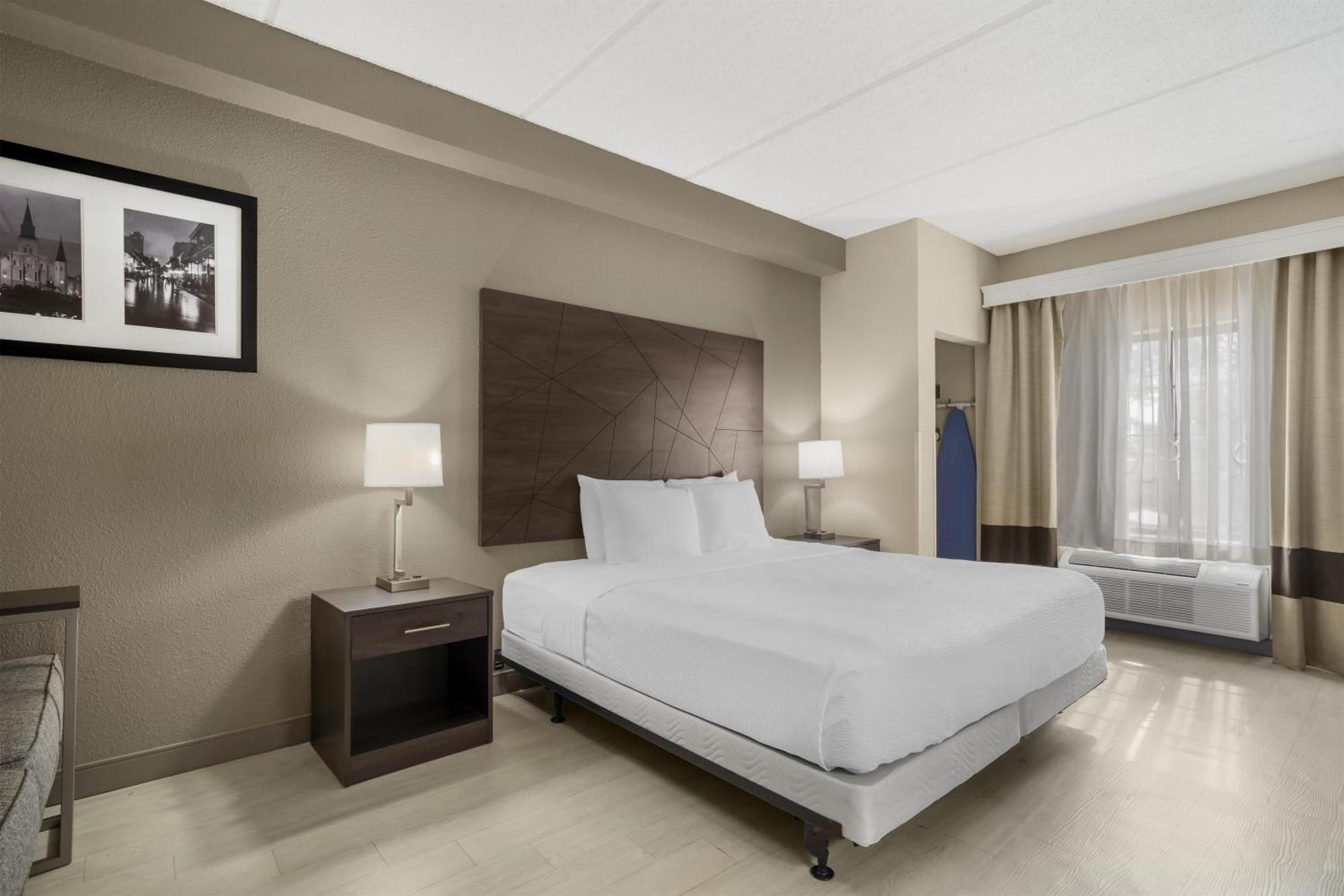 King Room with Roll-in Shower - Disability Access/Non-Smoking,1742832622:JPEG