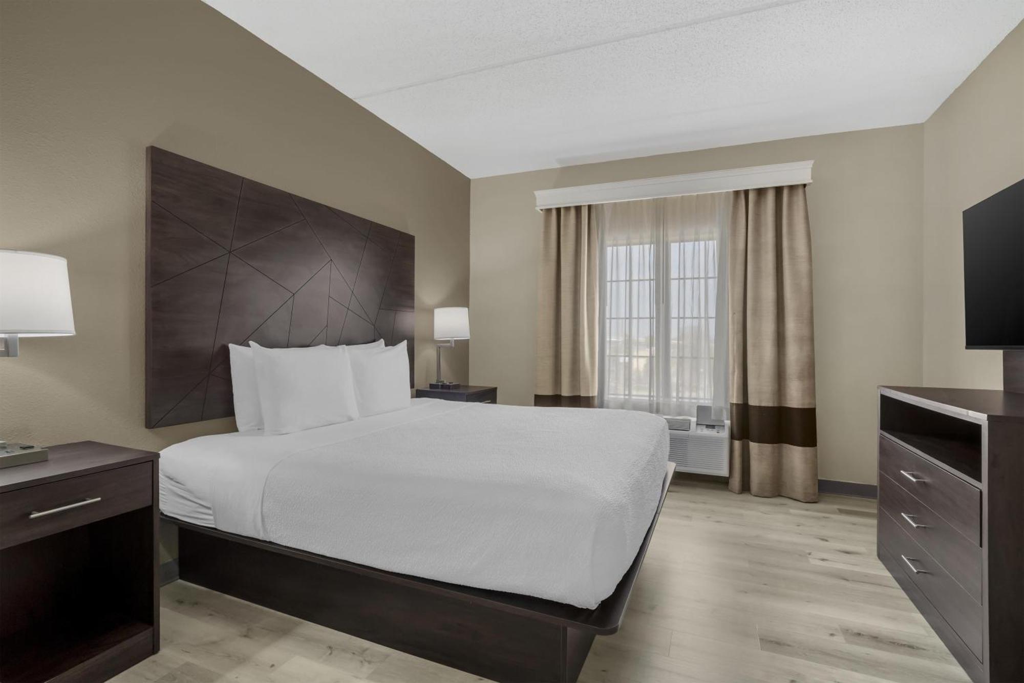 Two-Bedroom King Suite Two King Beds Non-Smoking