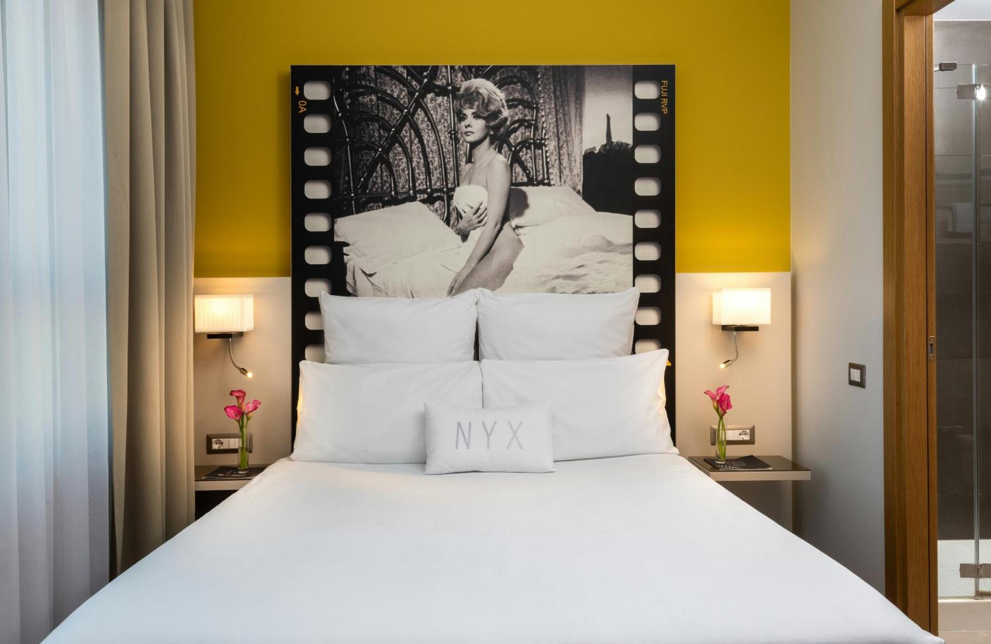 Quarto com Cama de Casal ou 2 de Solteiro