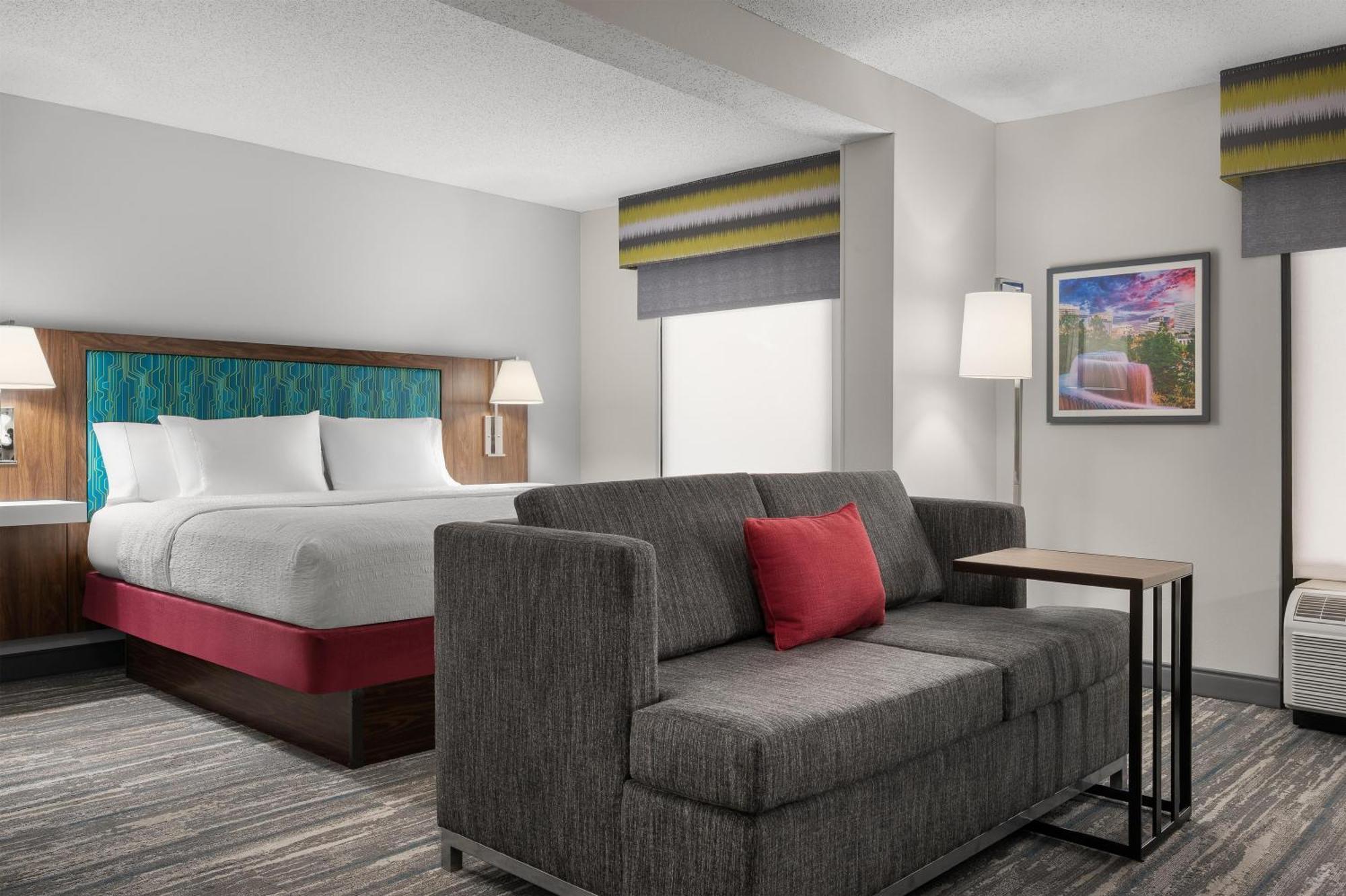 Deluxe Corner King Room