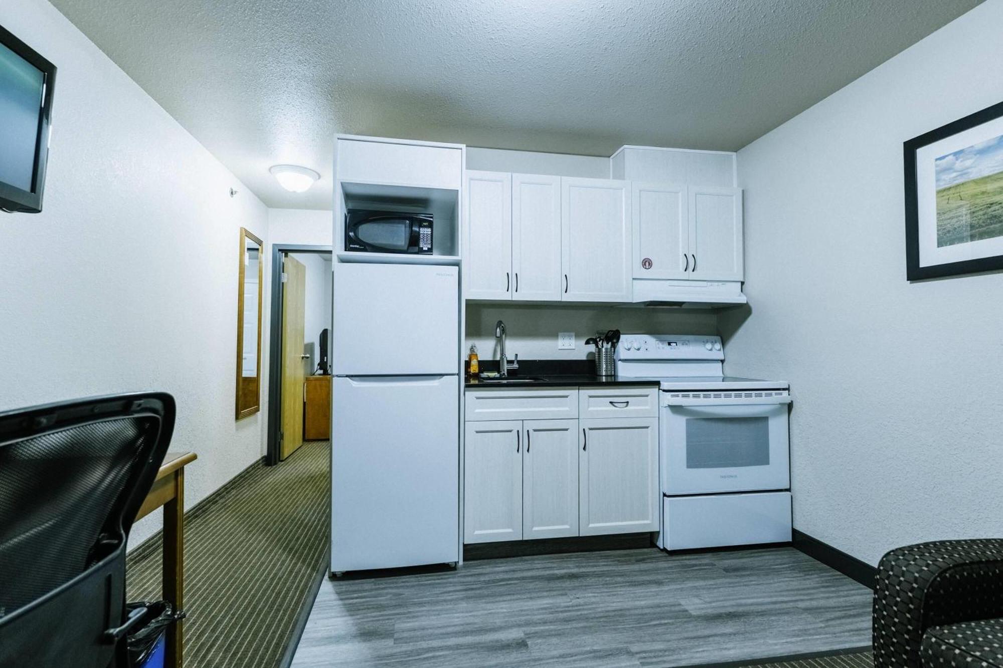 Queen Suite Sofa Bed Kitchen Non-Smoking