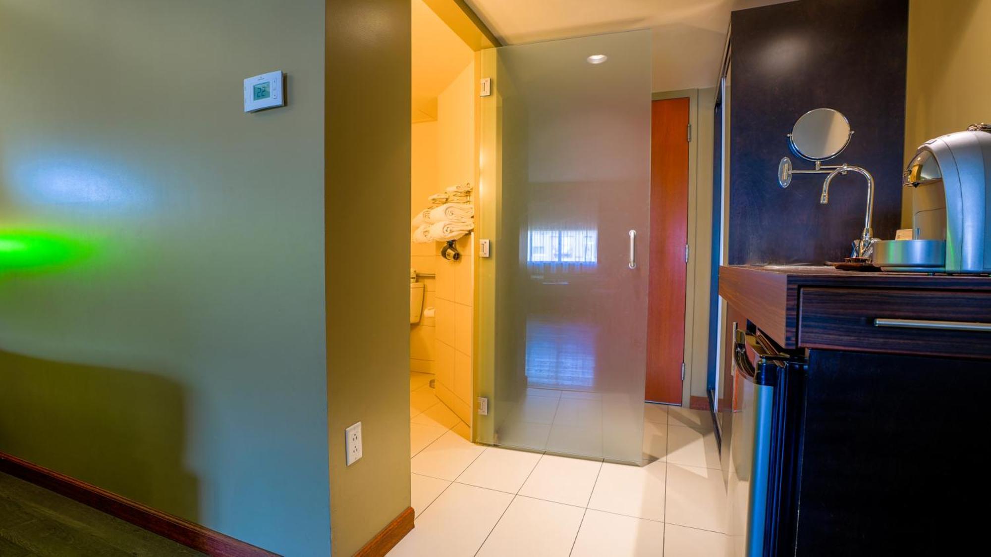 Quadruple Room Bath