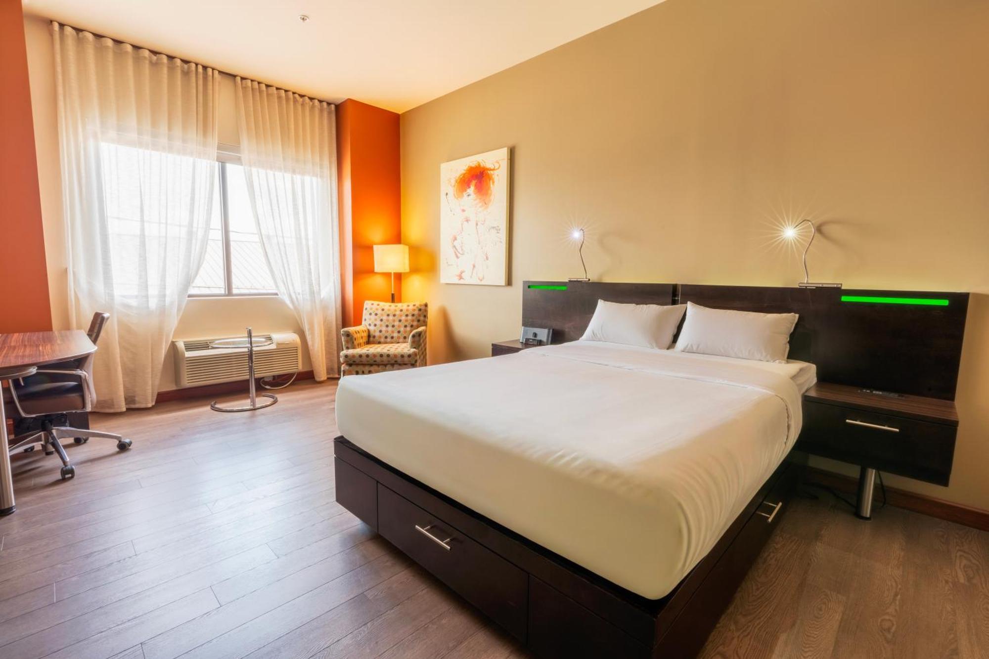 Trendy Intimacy 1 queen-size bed—Fireplace