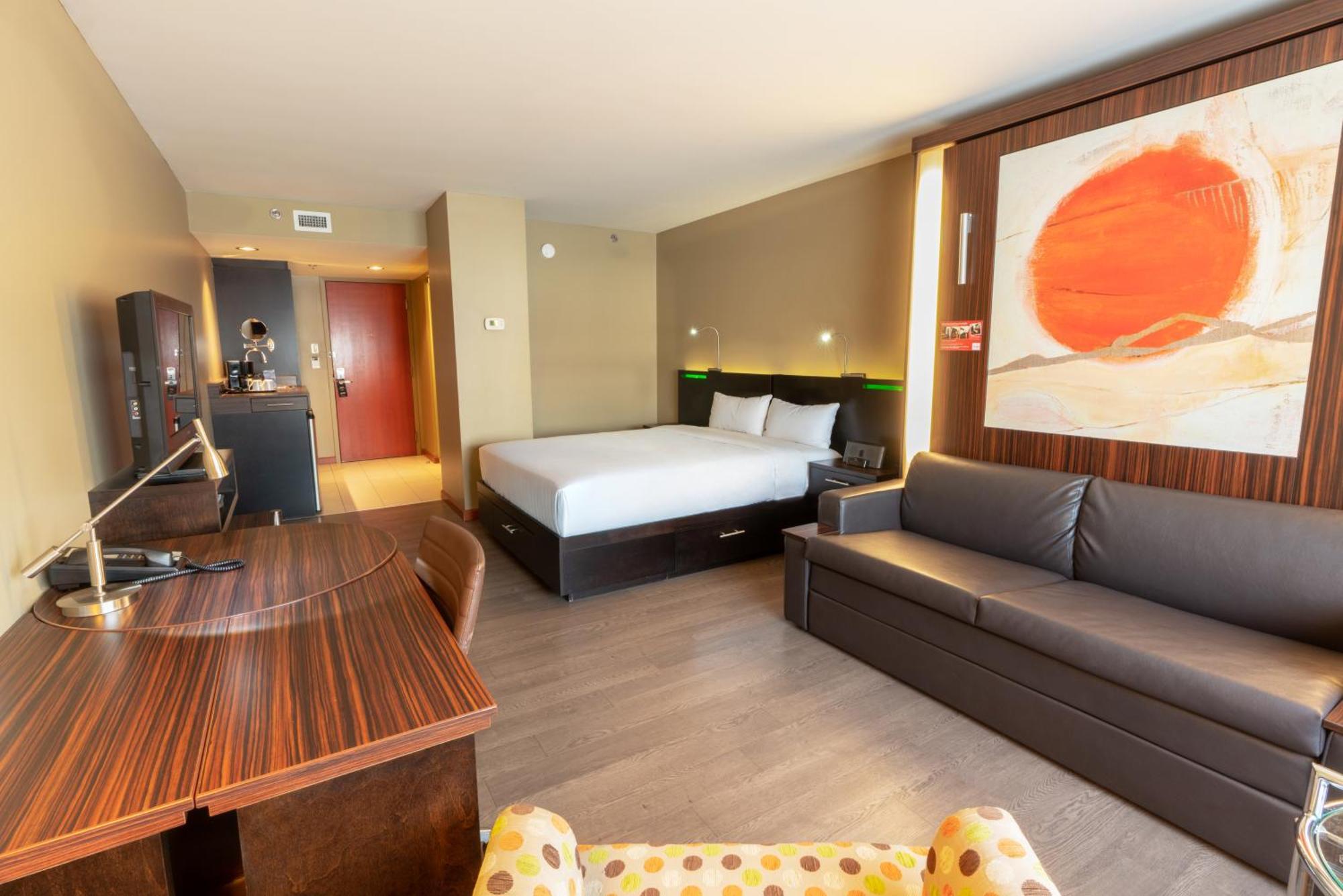 Trendy 2 queen-size beds