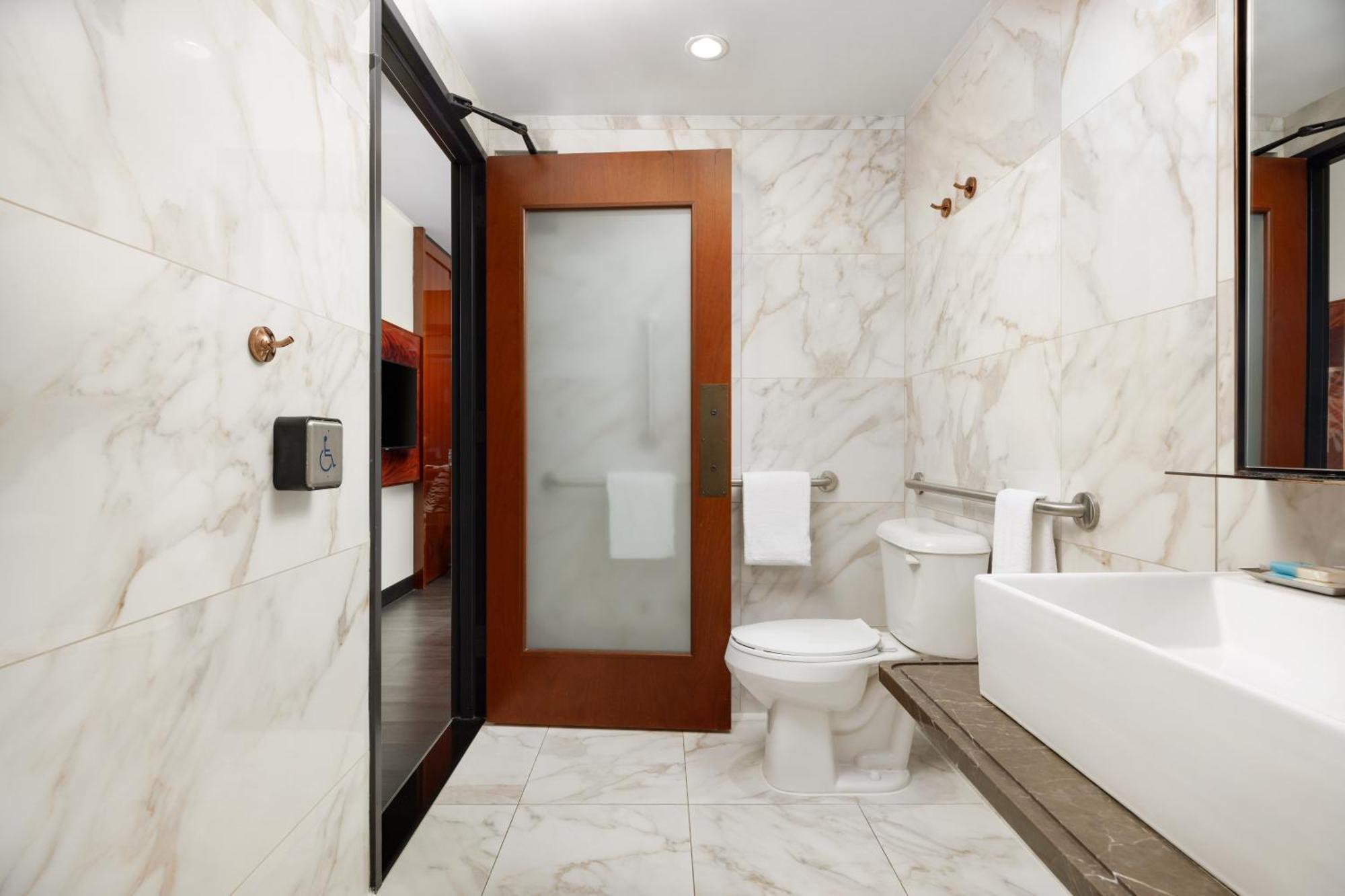 Queen Room - Disability Access,1758481528:JPEG