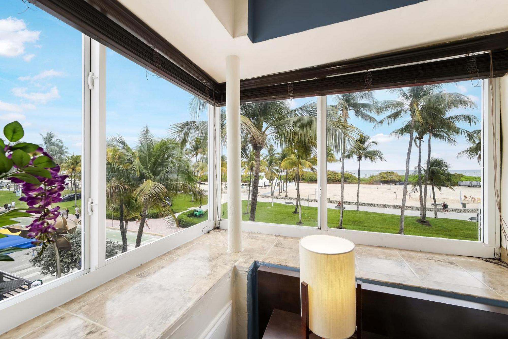 Deluxe King Ocean View Self Check