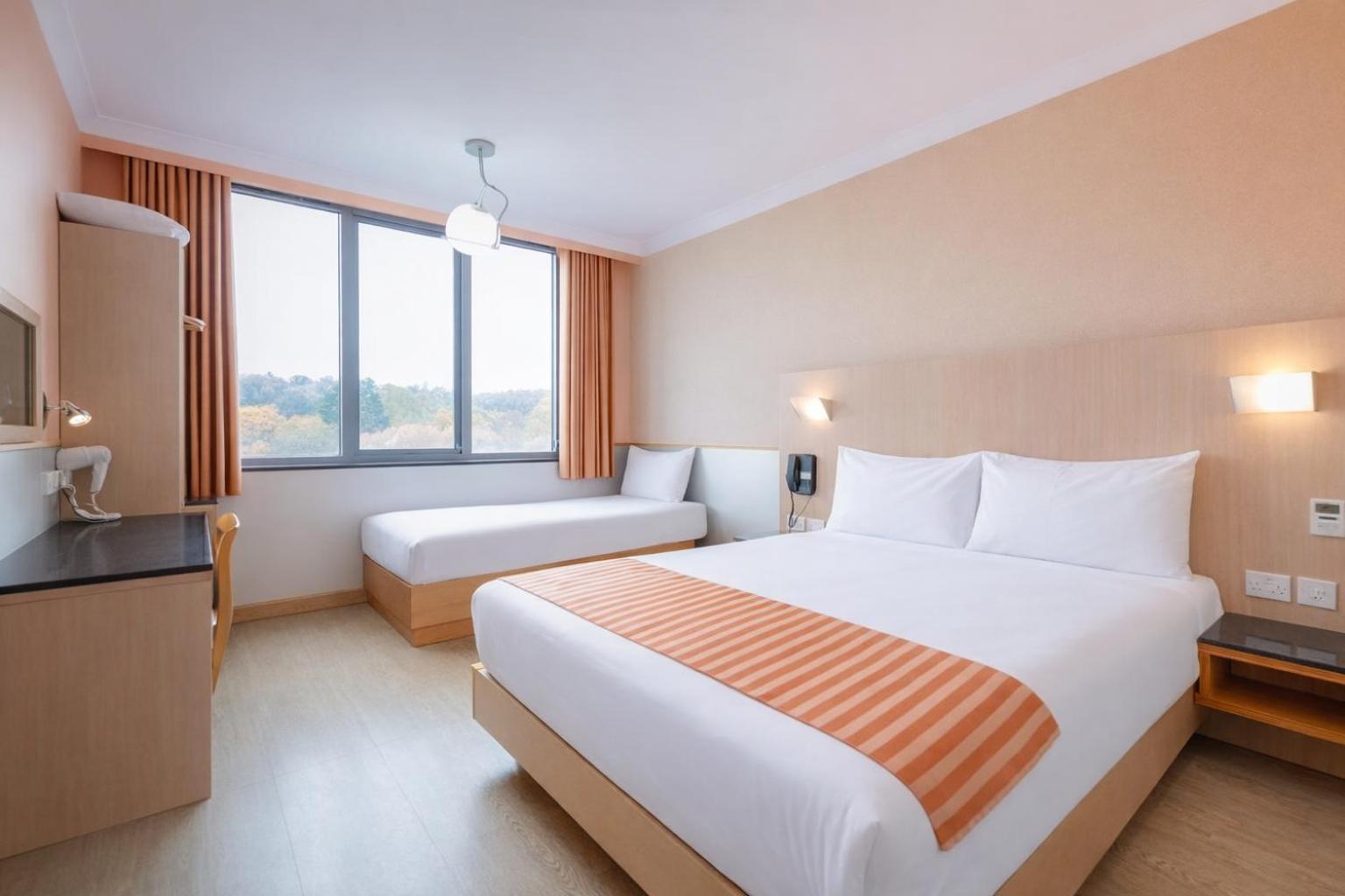 Triple Room
