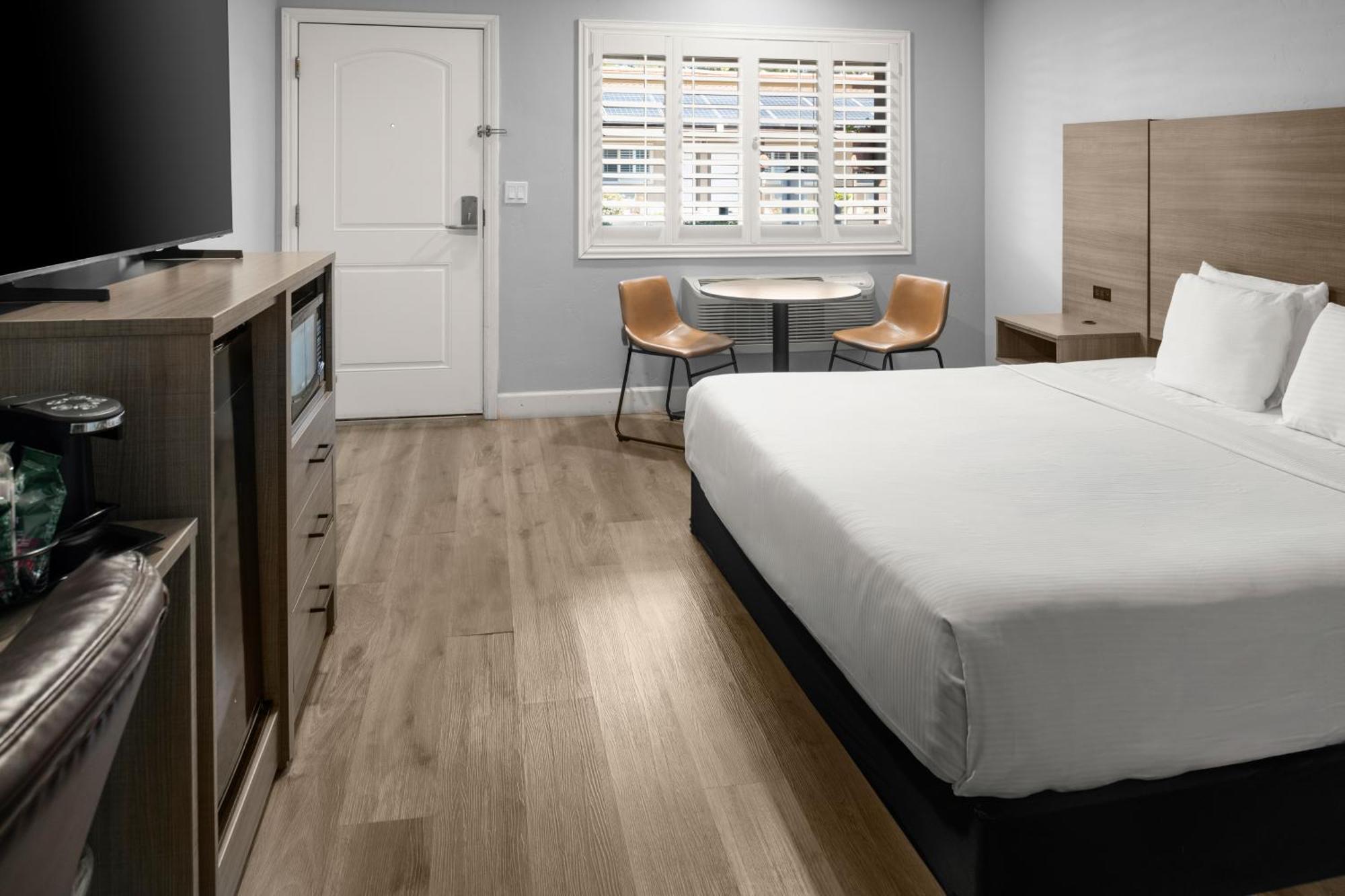 Chambre Lit King-Size avec Bain à Remous