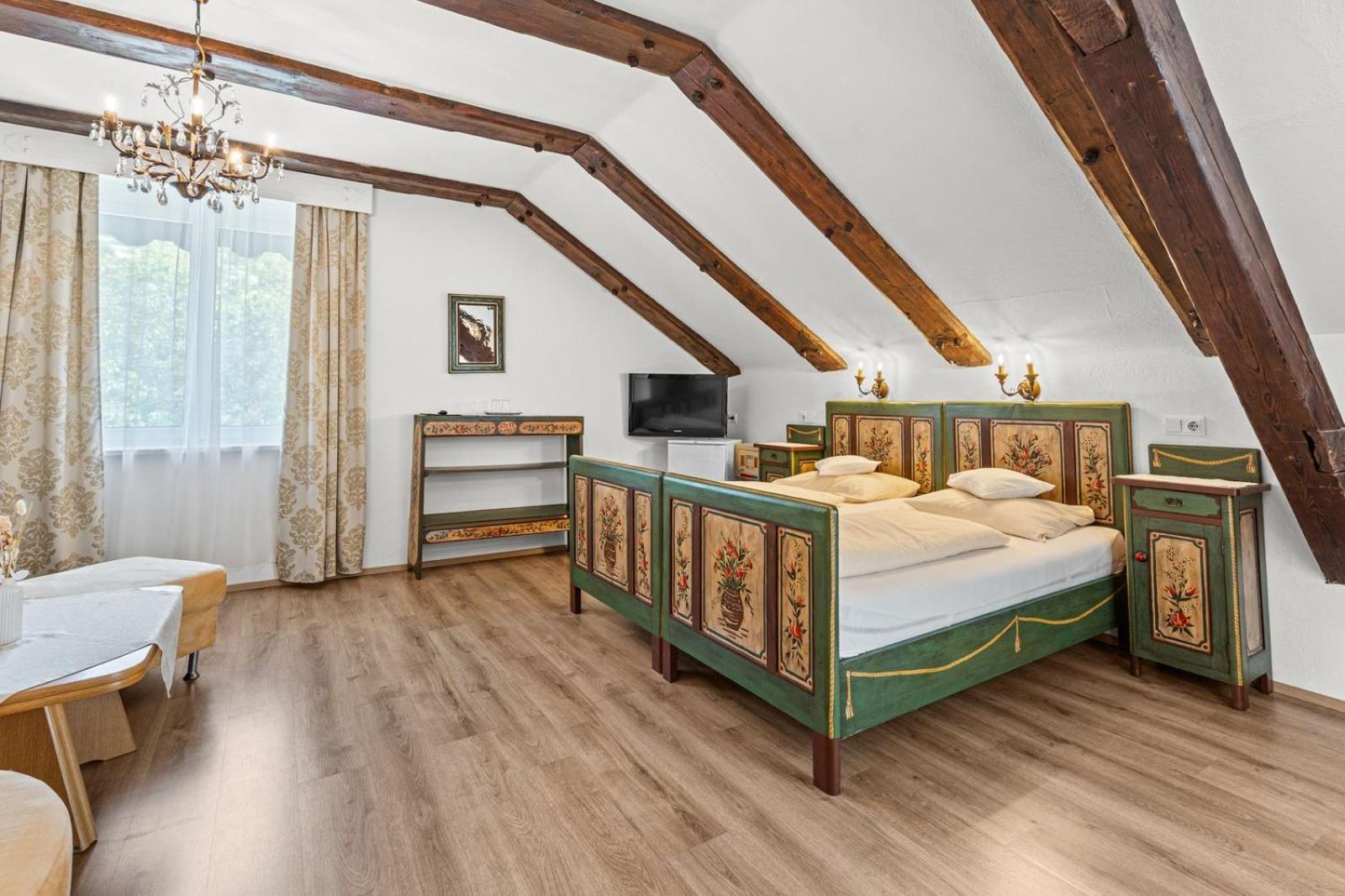 Large Double Room Lake View