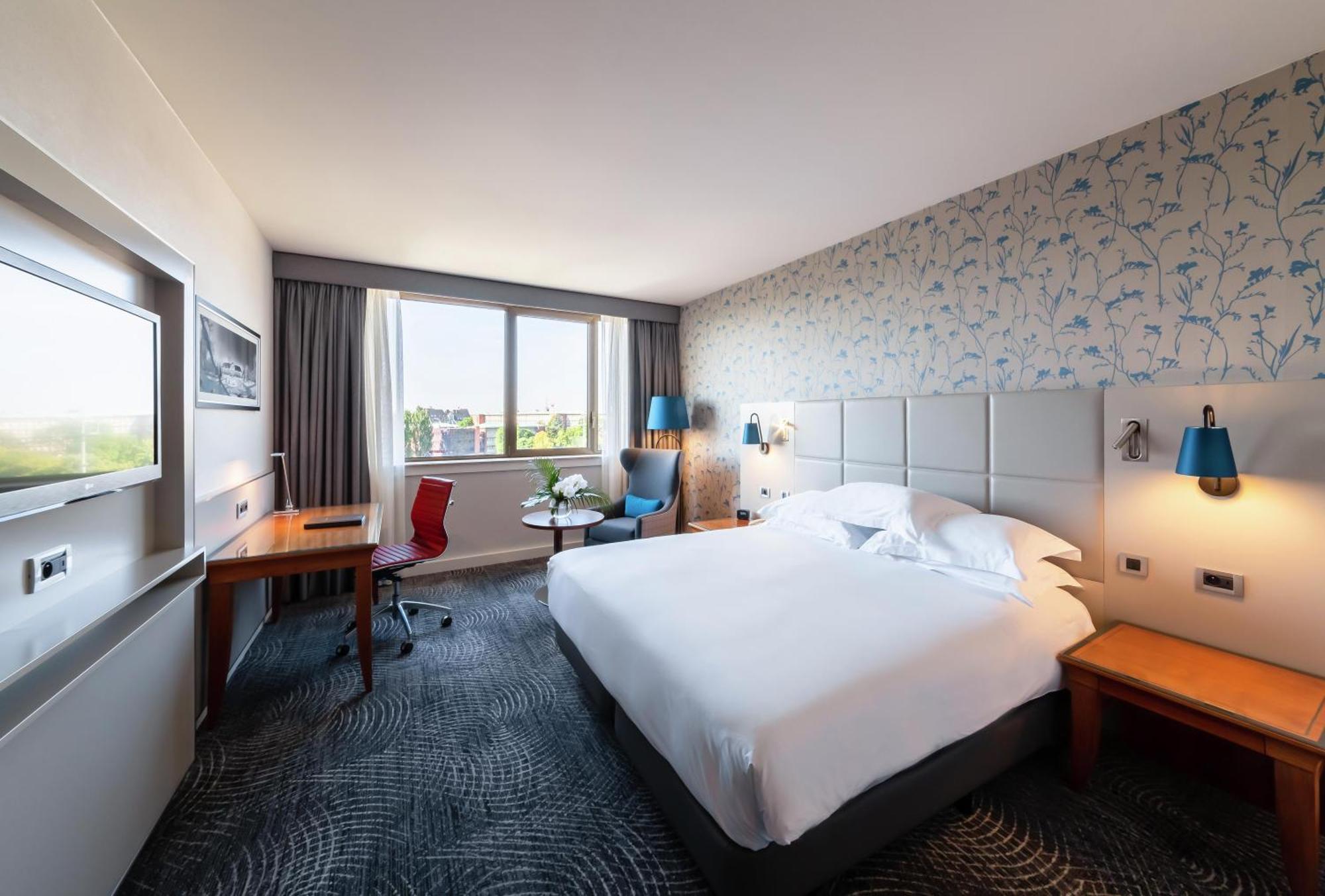 Deluxe Connected Room