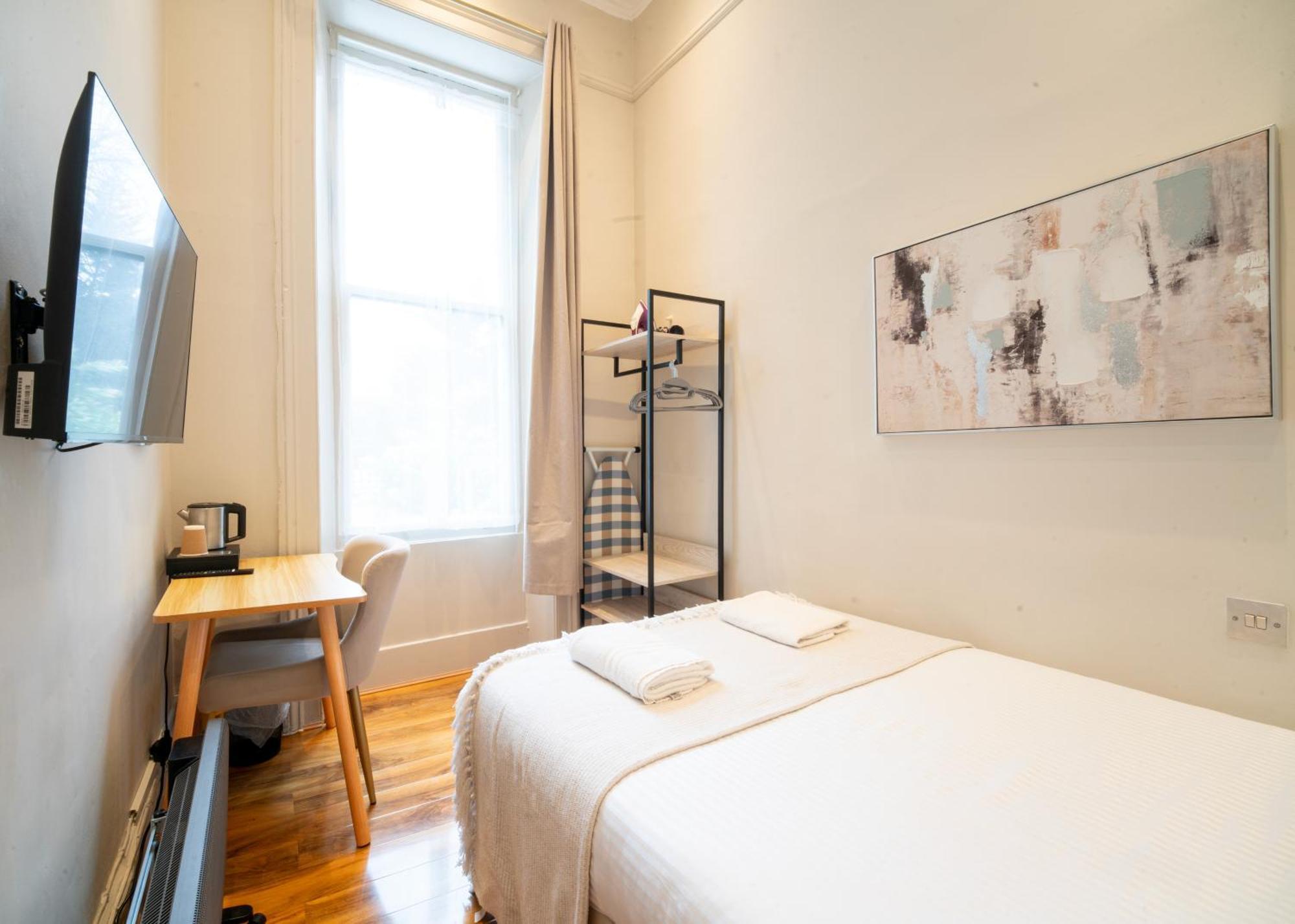 Small Double Room,1769475994:JPEG