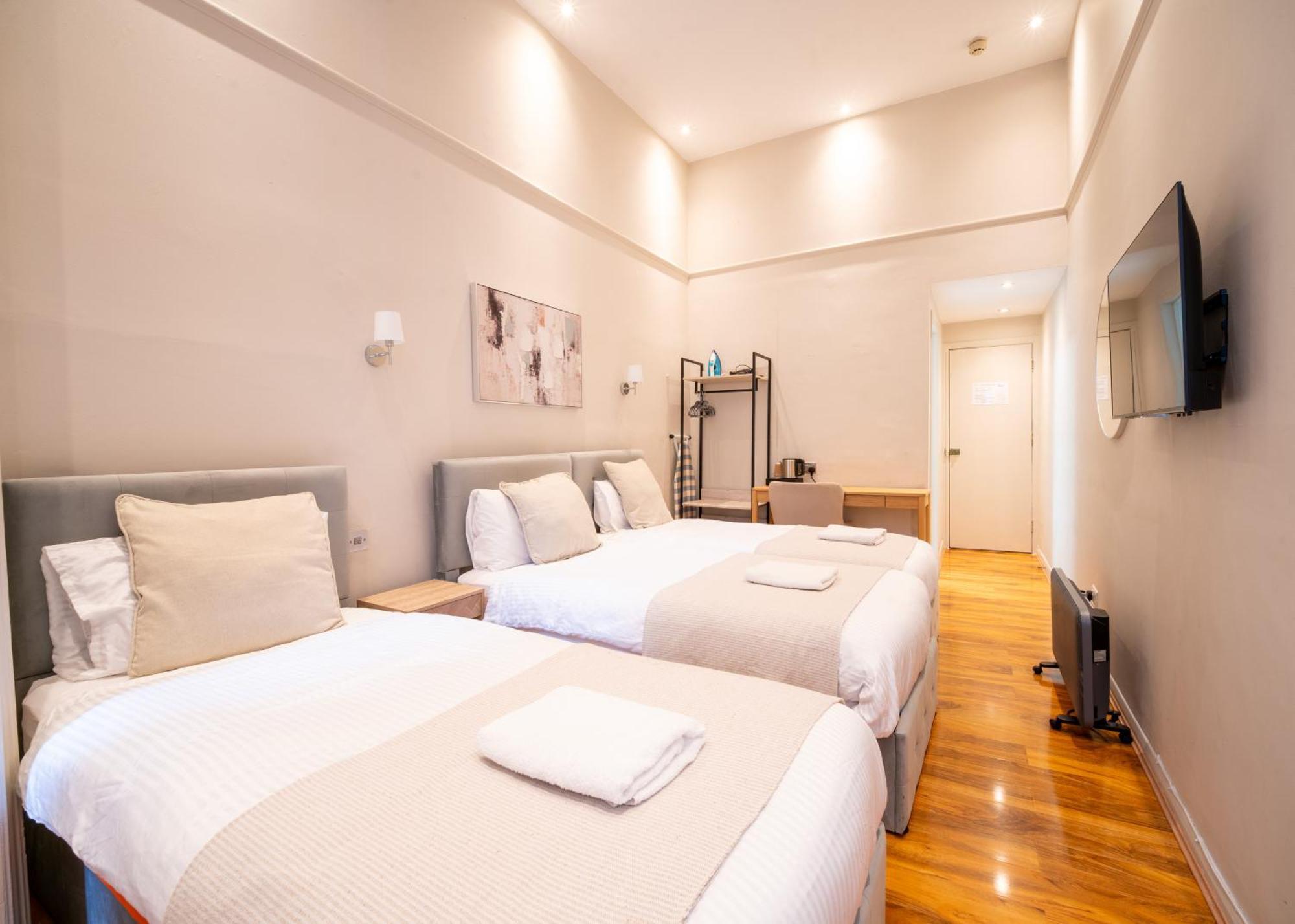 Triple Room,1769475895:JPEG