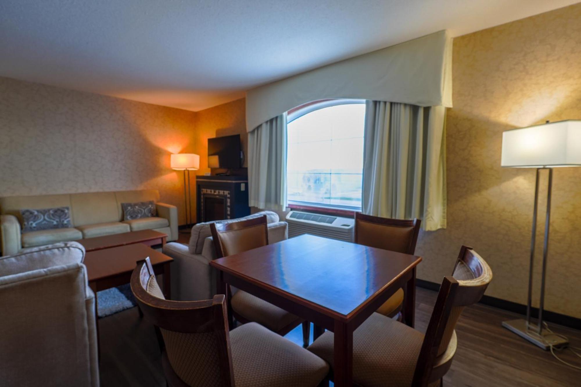 The King Studio Kitchenette