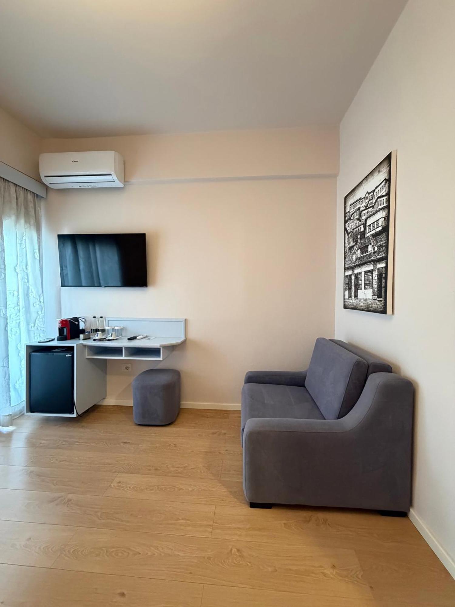 Deluxe Double Room Balcony Partial Sea View