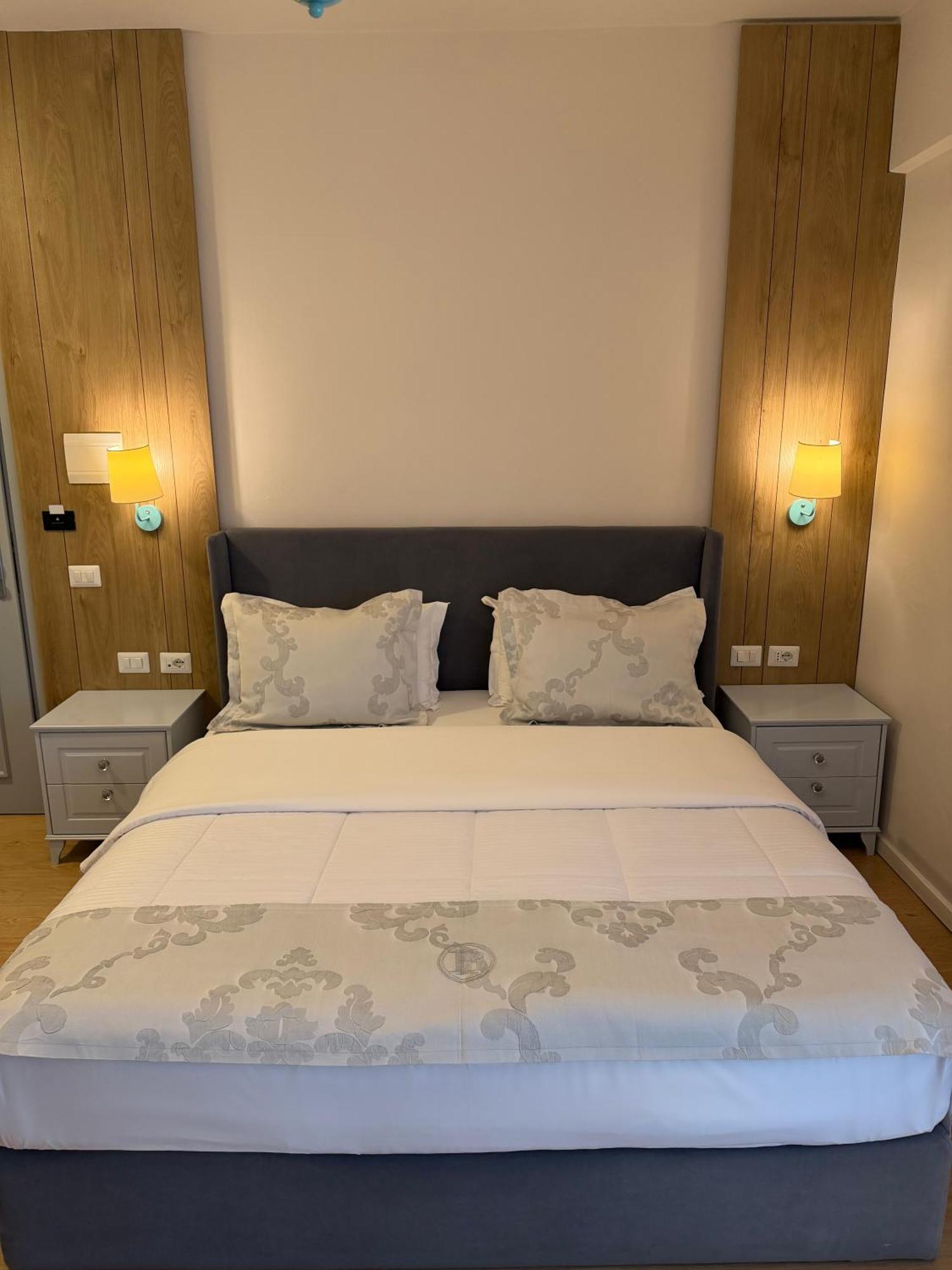 Deluxe Double Room Balcony Partial Sea View