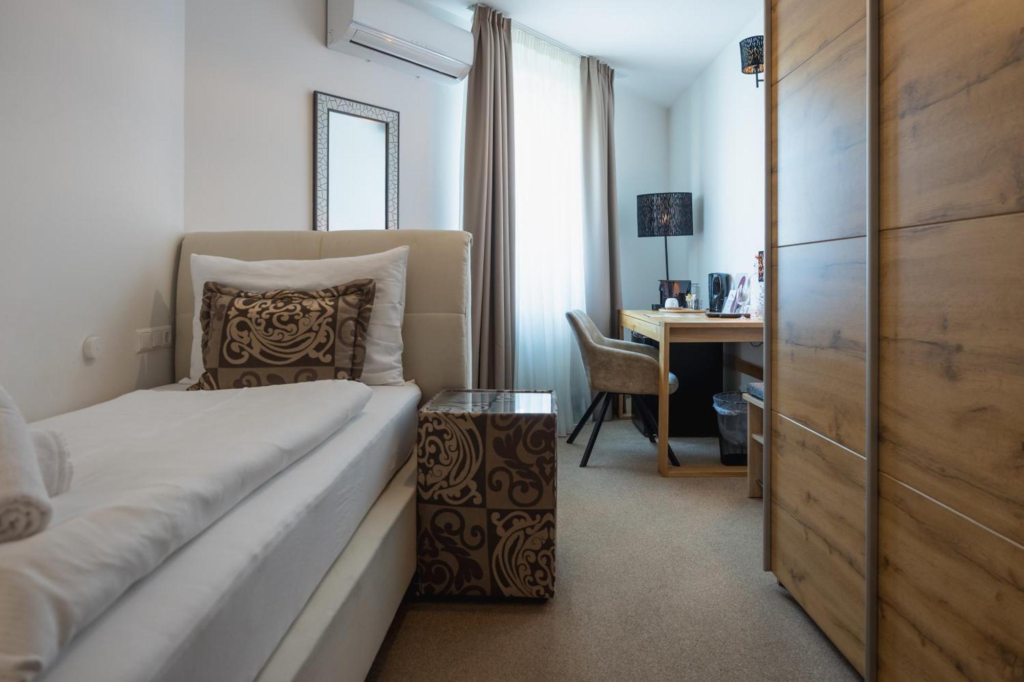 Deluxe Single Room