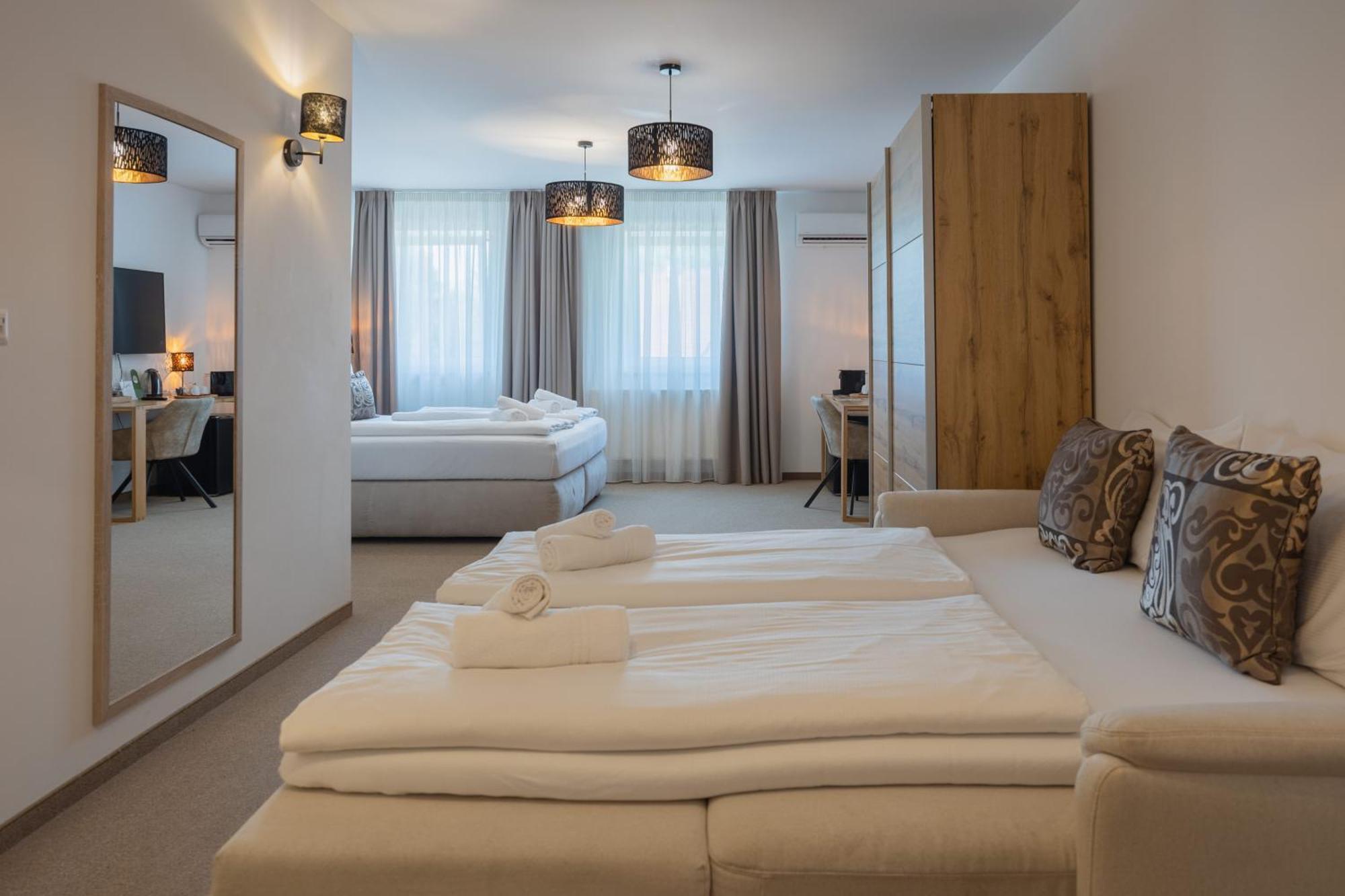 Deluxe Family Room