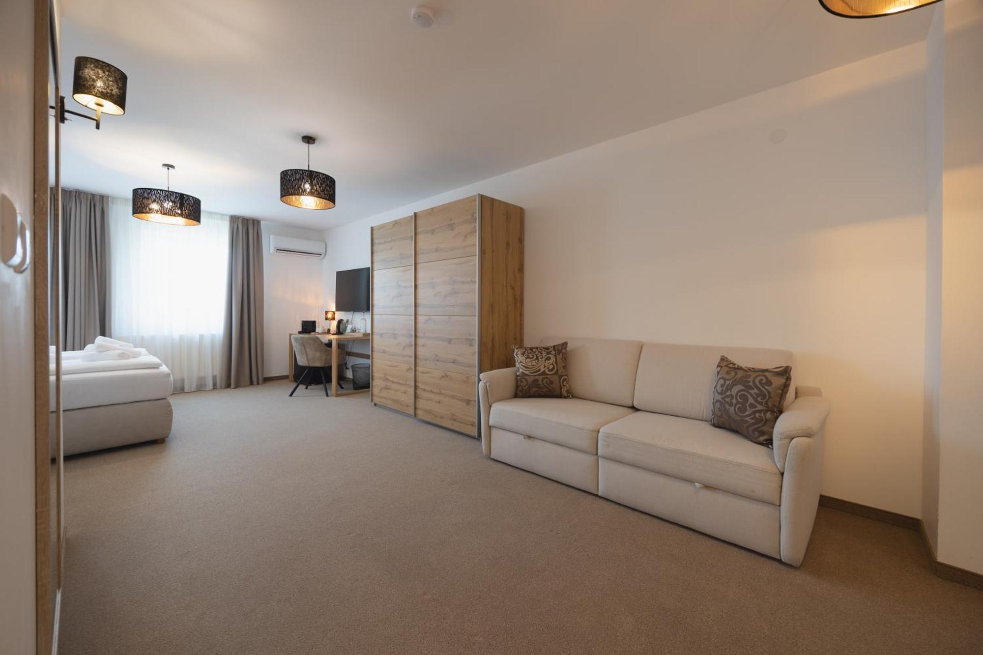 Deluxe Family Room