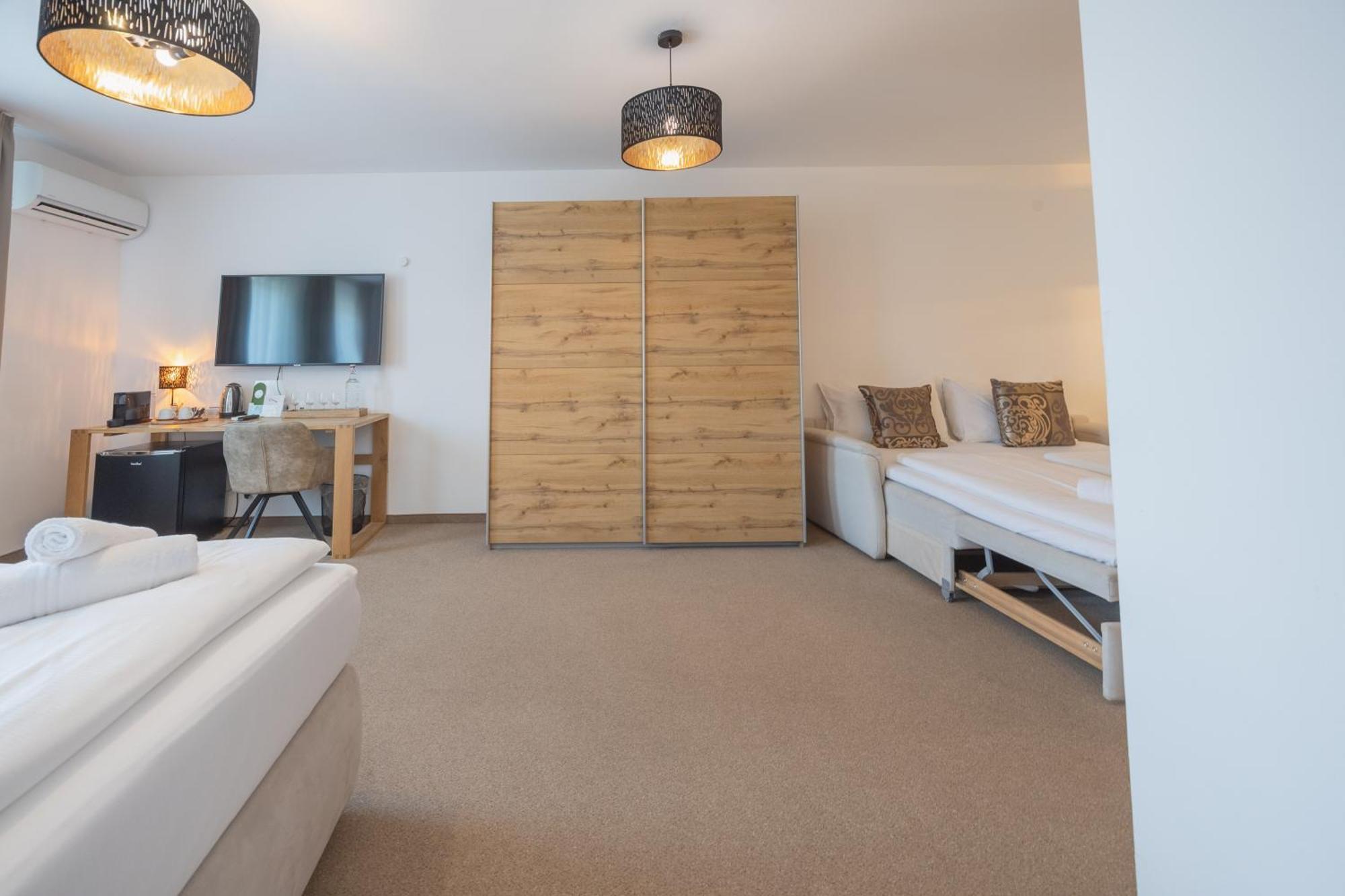 Deluxe Family Room