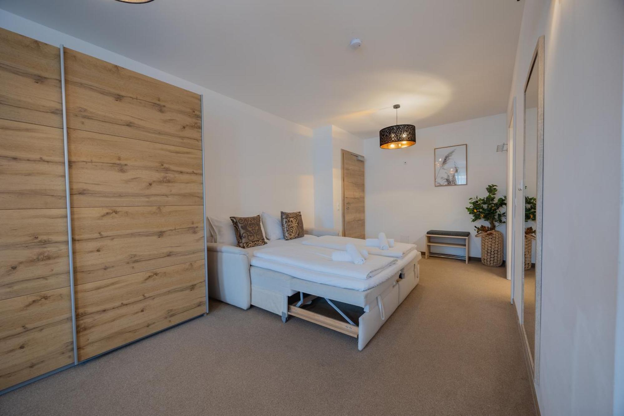 Deluxe Family Room